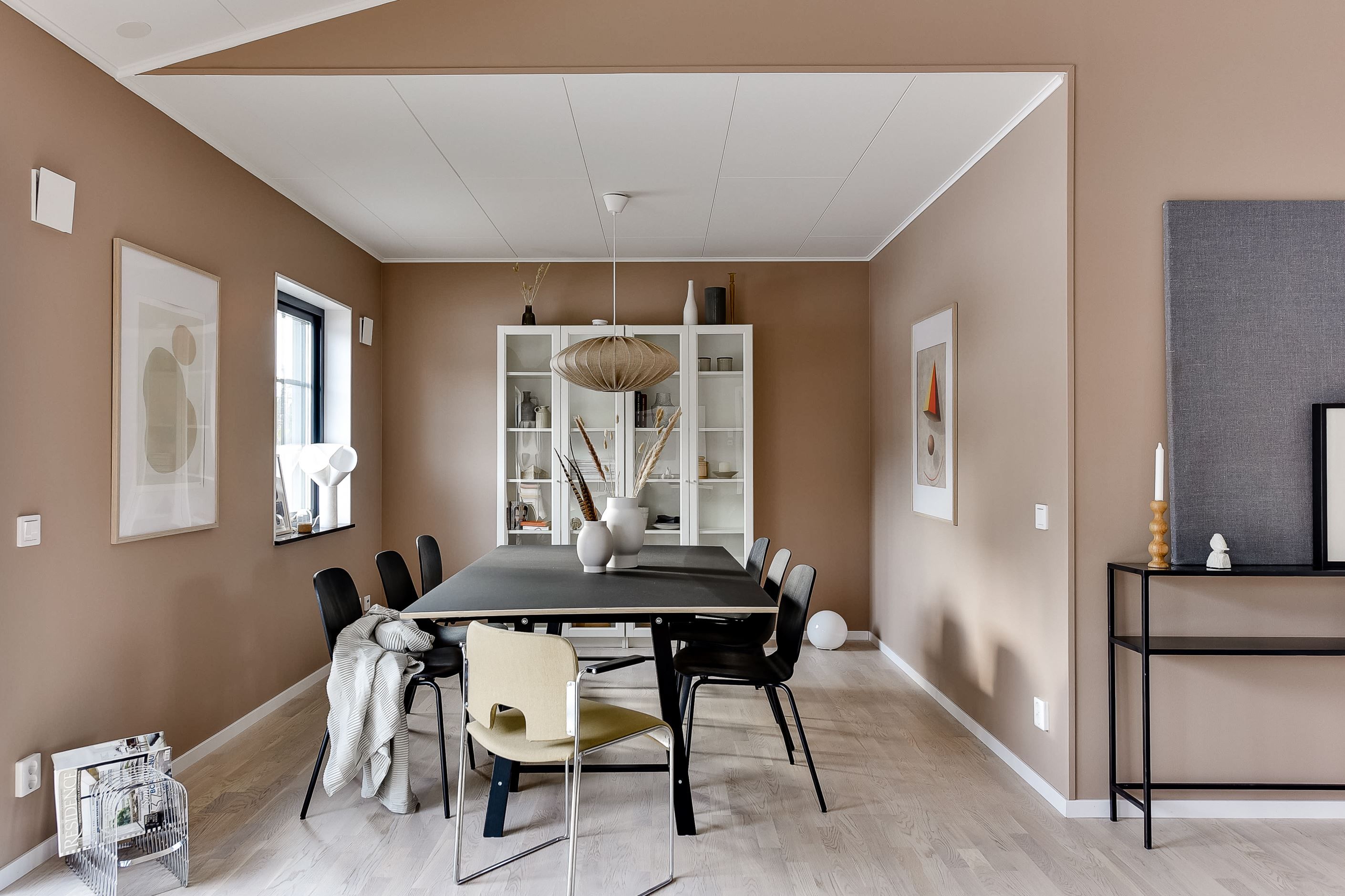 Vardagsrum med salongsdel