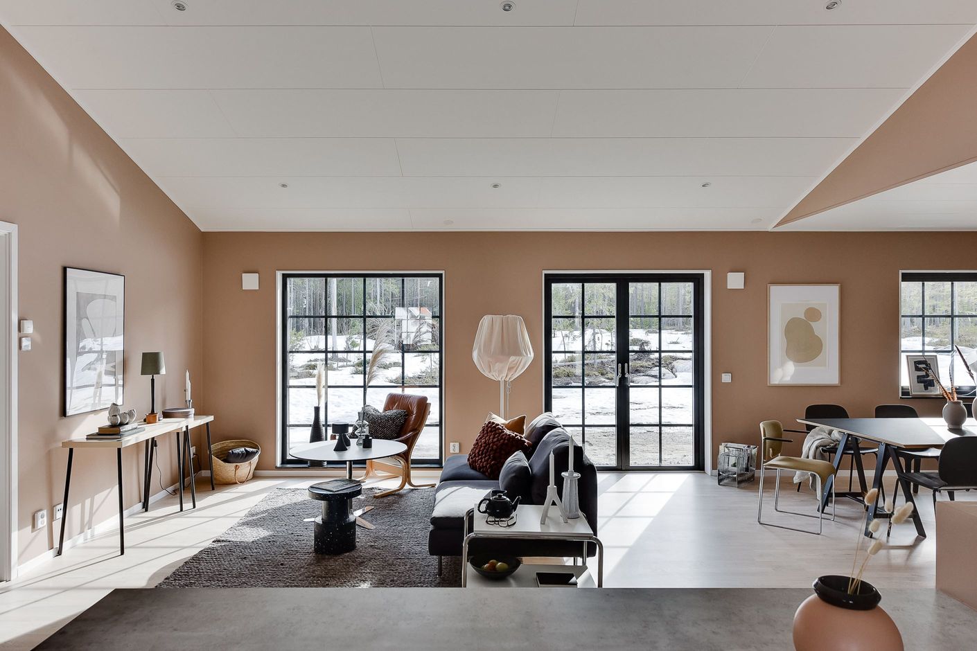 Vardagsrum med salongsdel