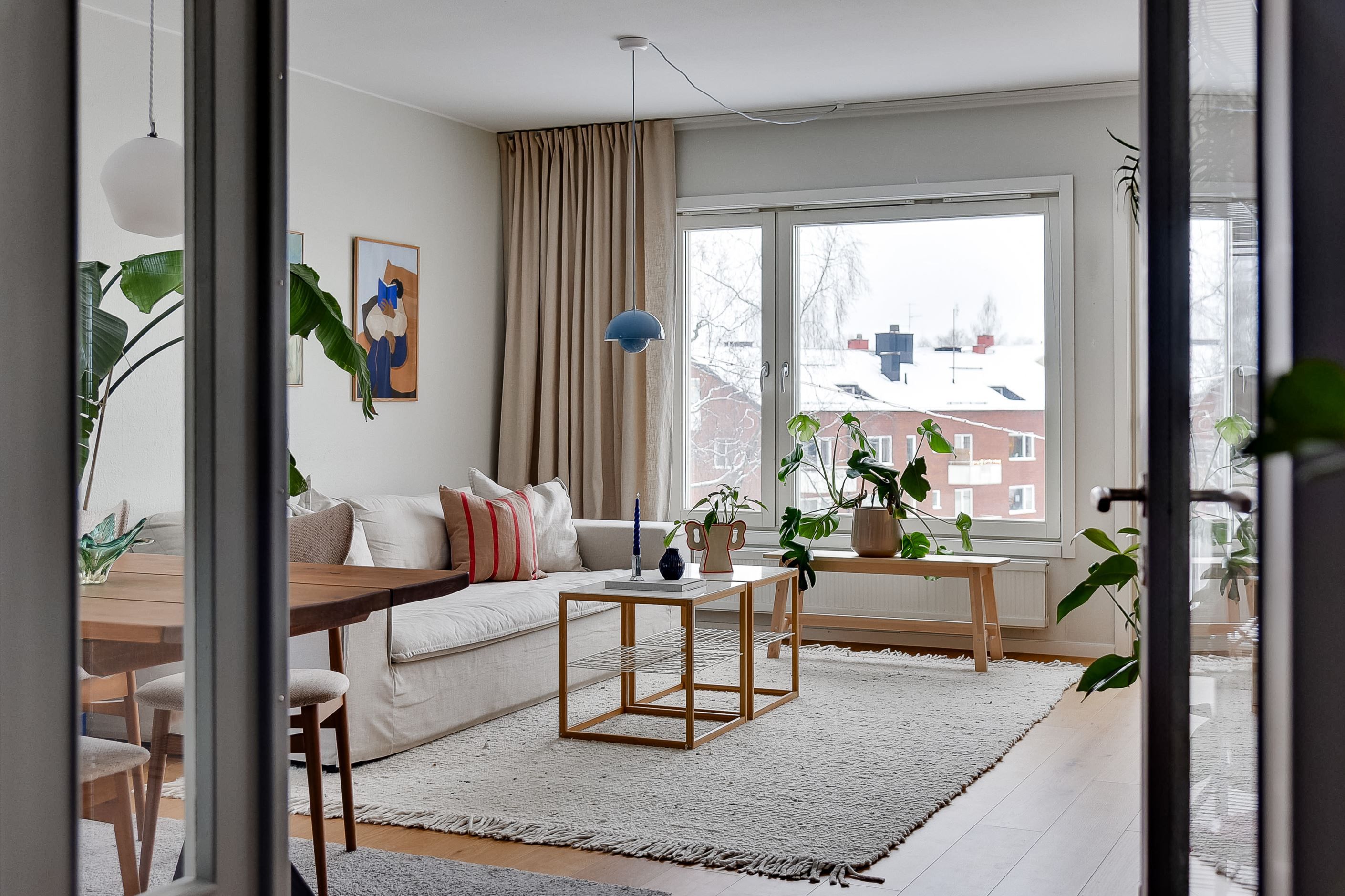 Vardagsrum med salongsdel