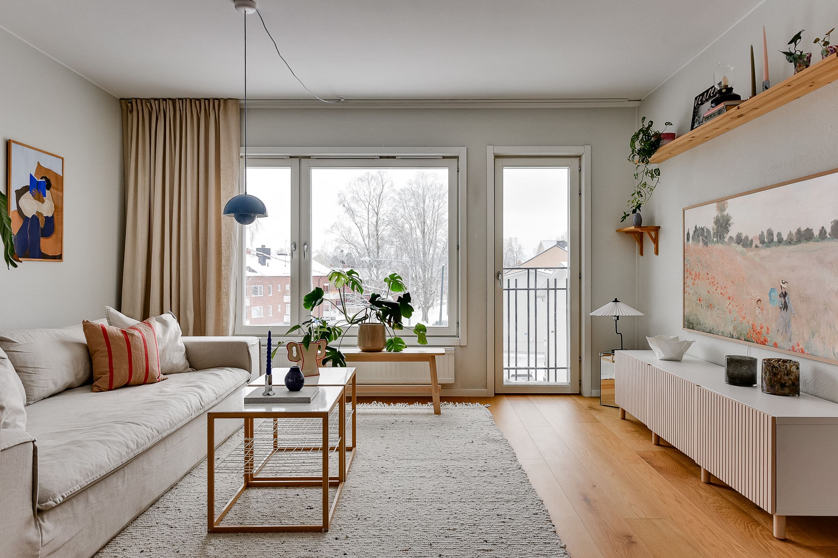 Vardagsrum med salongsdel