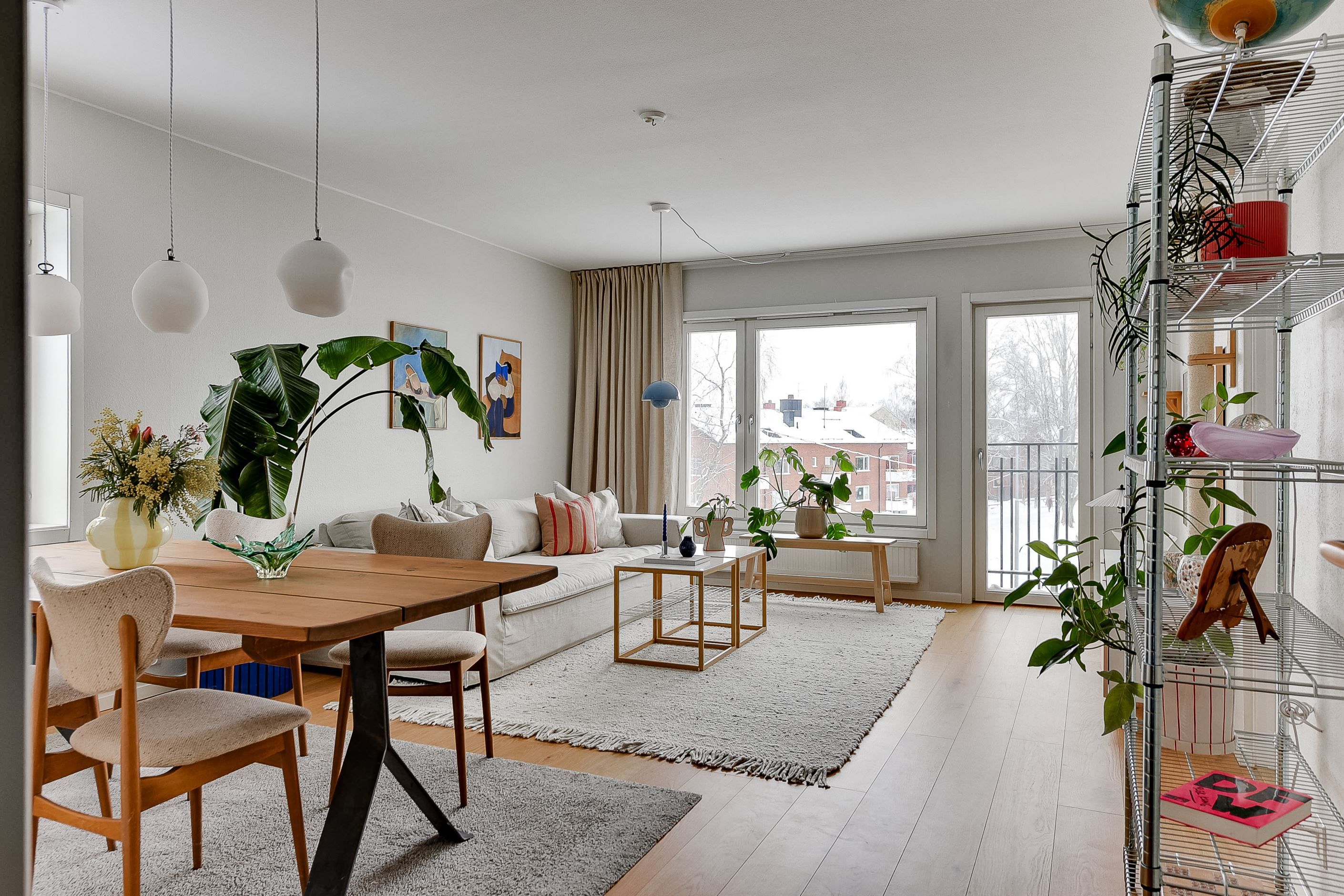 Vardagsrum med salongsdel