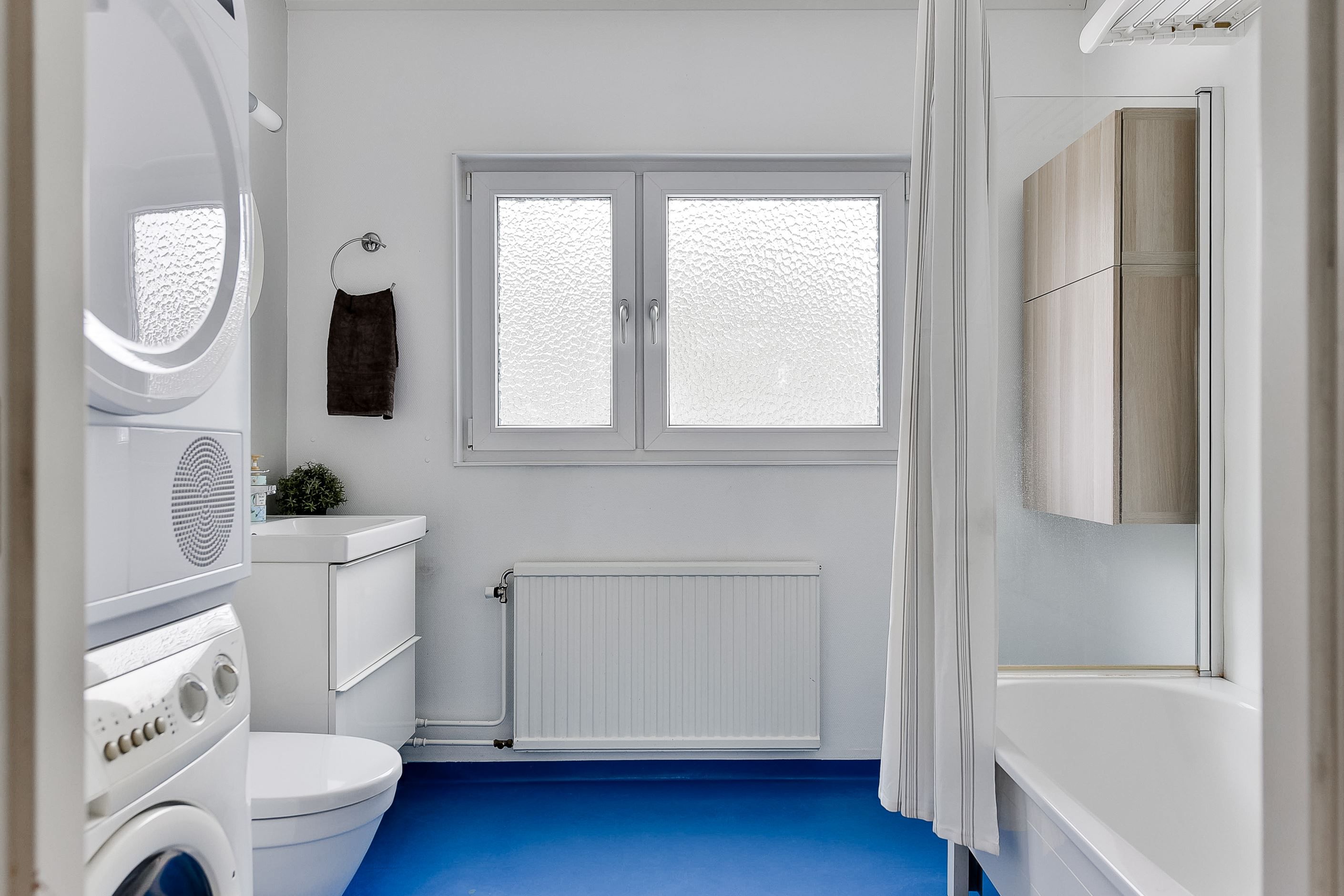 Badrum med tvättdel