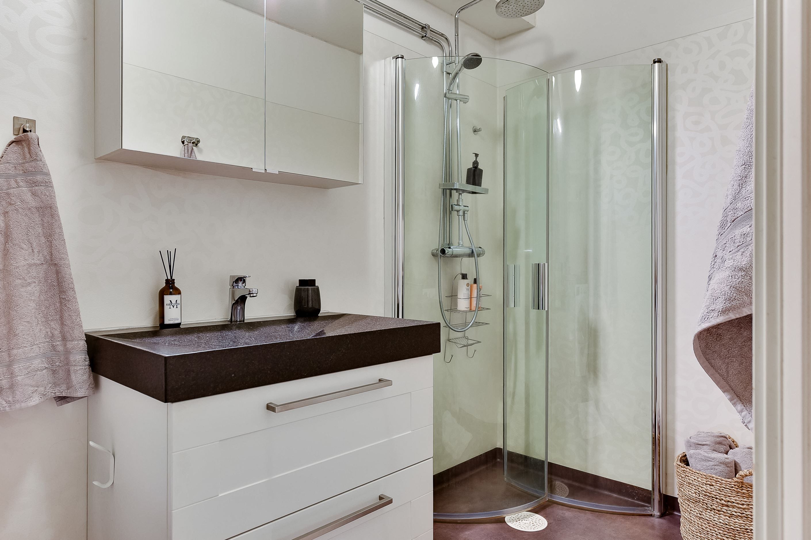 Duschrum med tvättdel