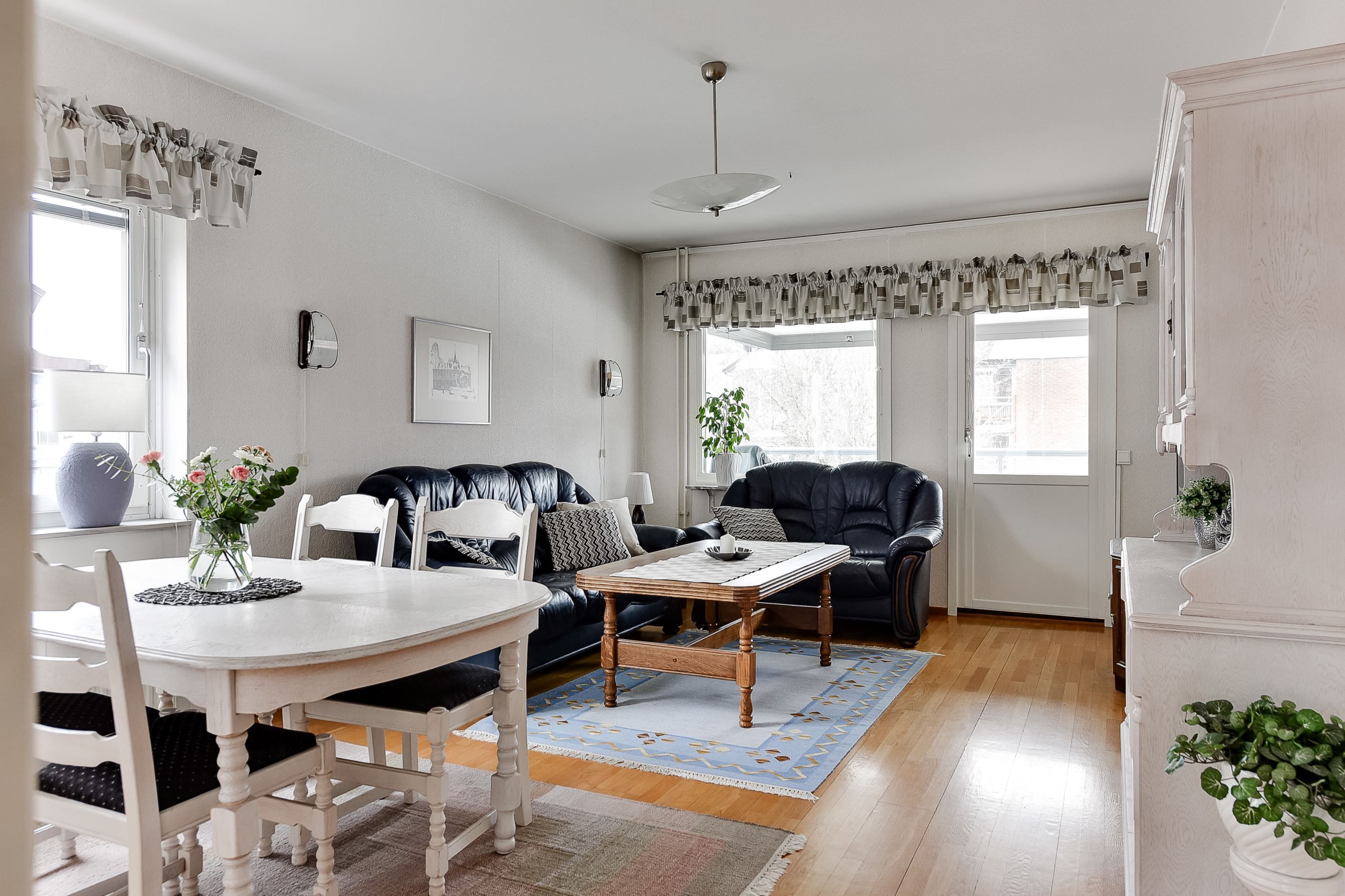 Vardagsrum med salongsdel