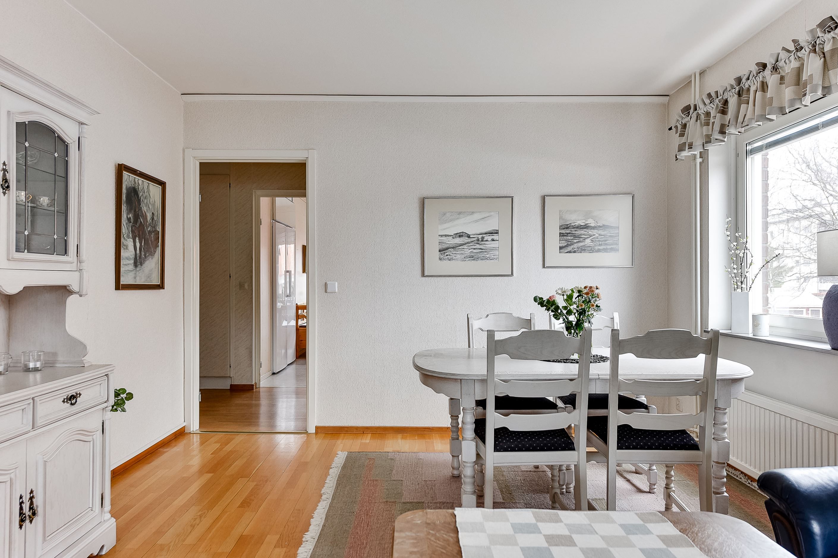 Vardagsrum med salongsdel