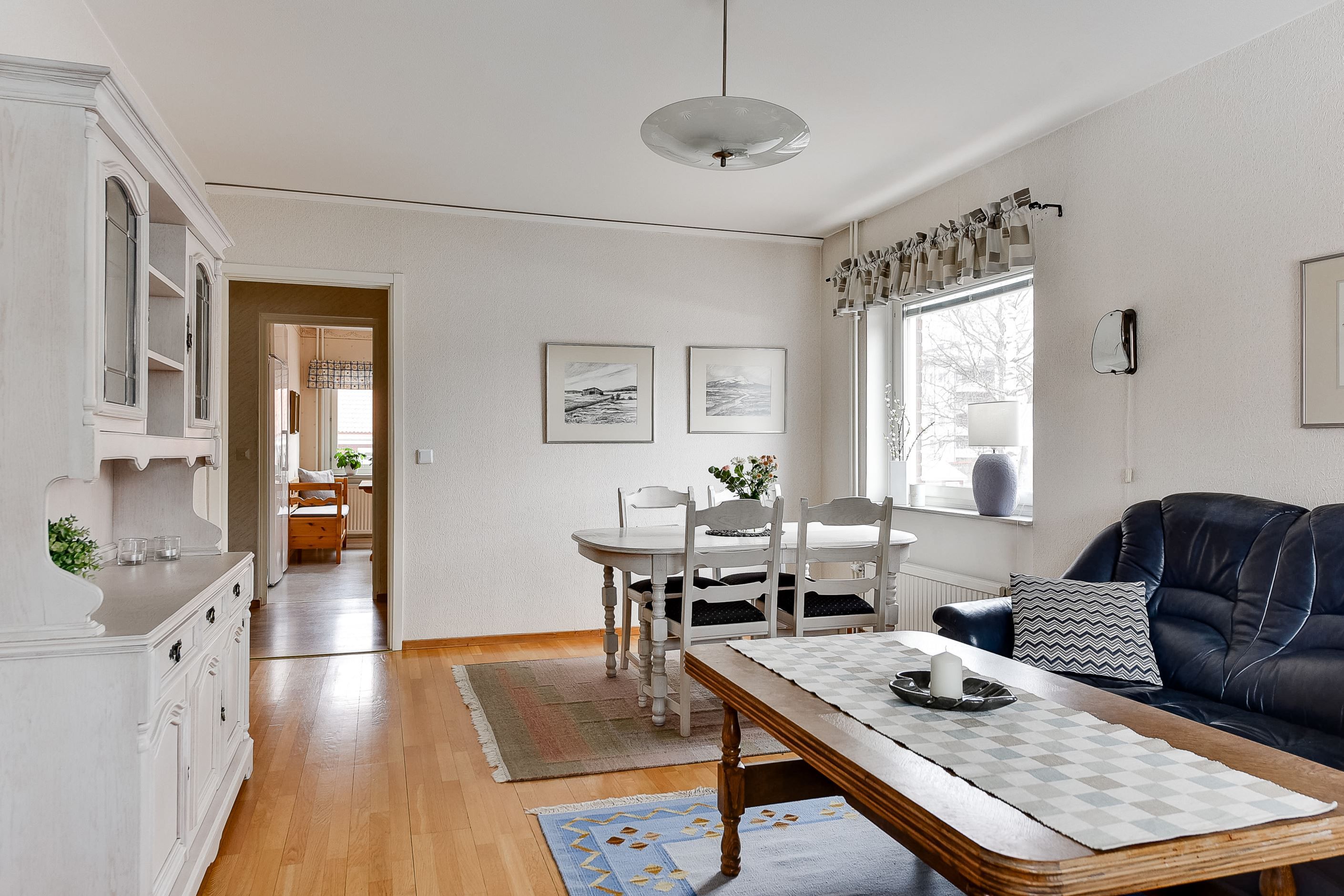 Vardagsrum med salongsdel