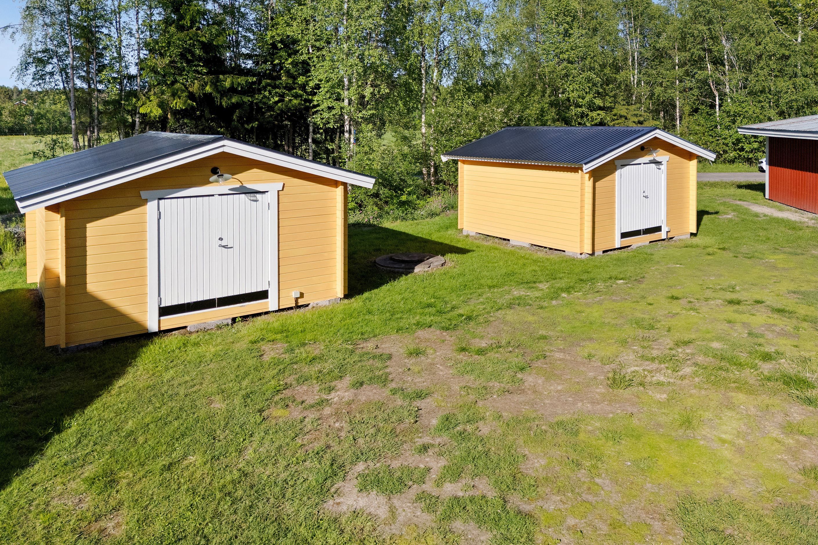 Två förråd
