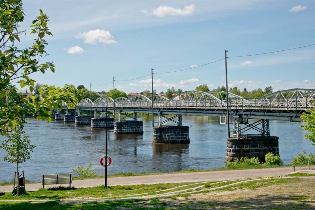Träbron