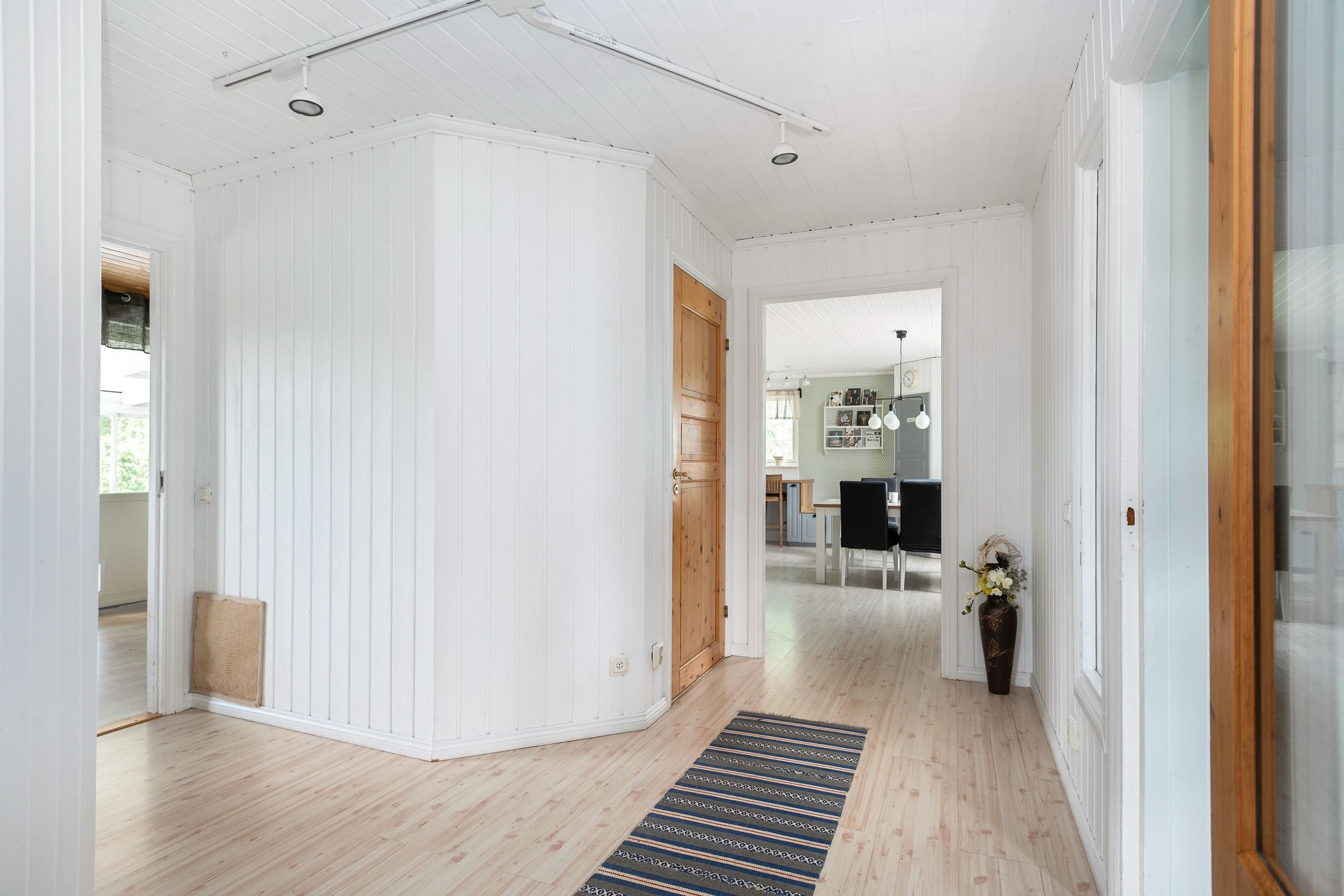 Inre hall mot kök