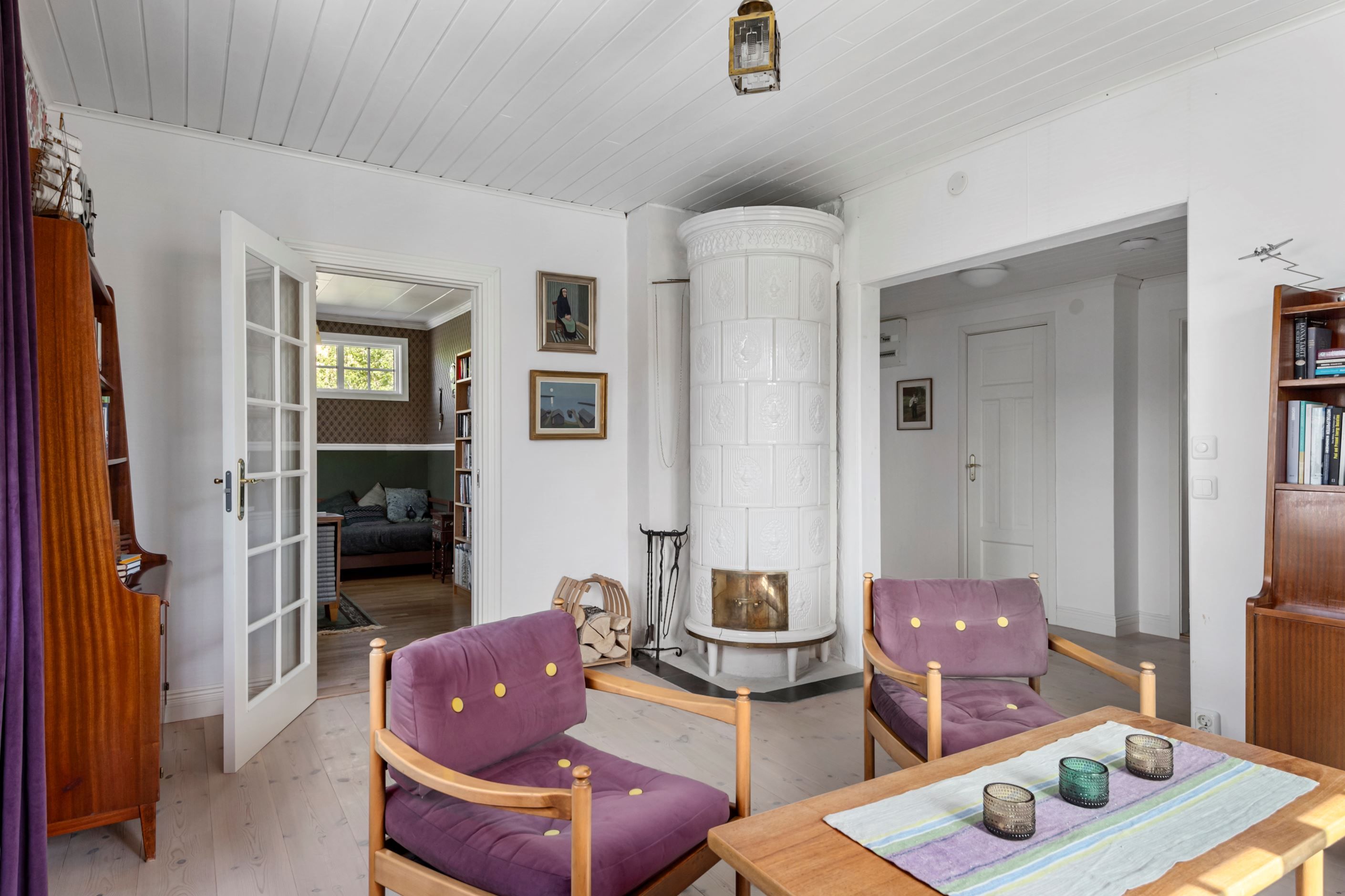 Vardagsrum med kakelugn
