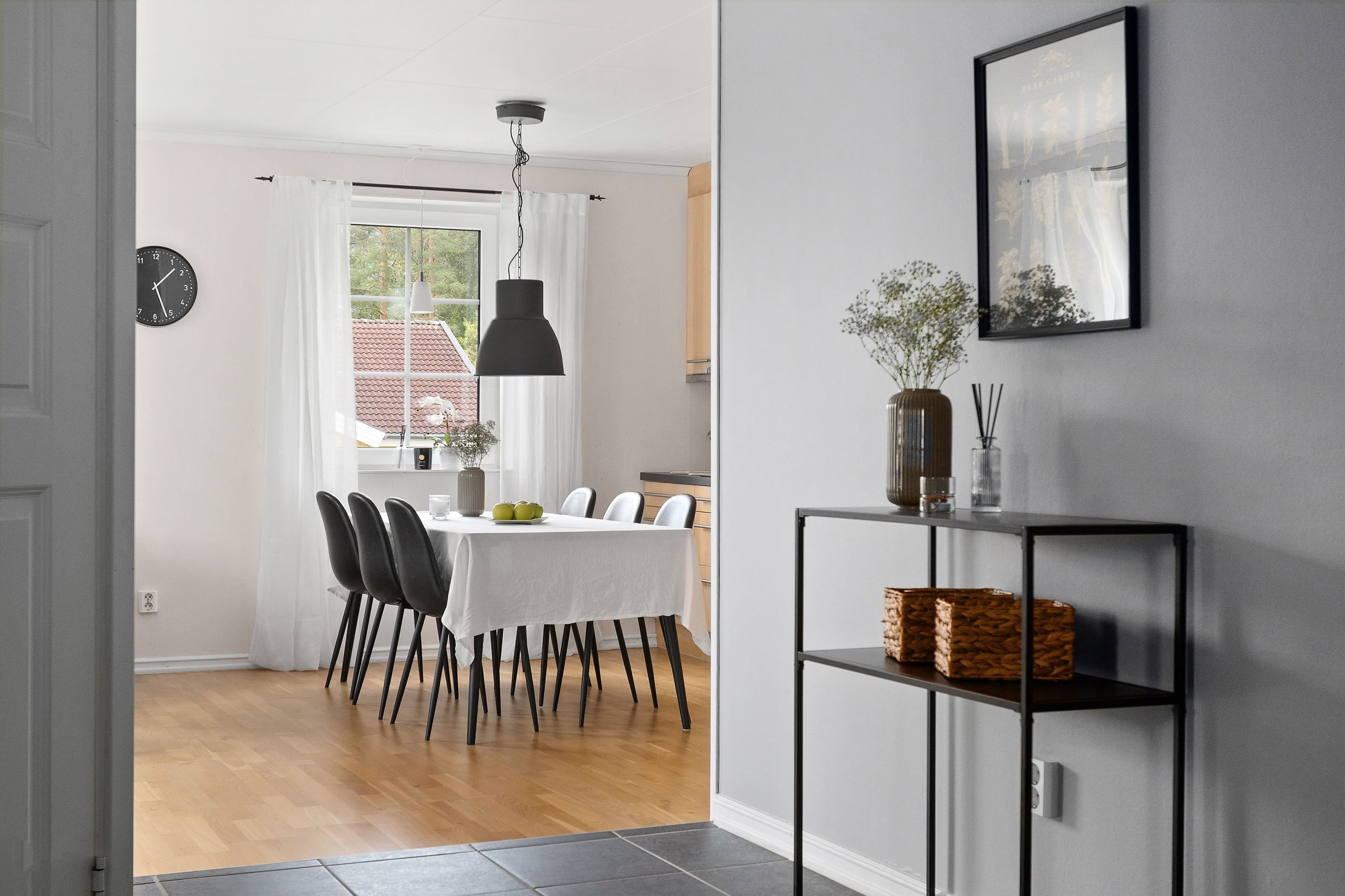 Hall mot Kök