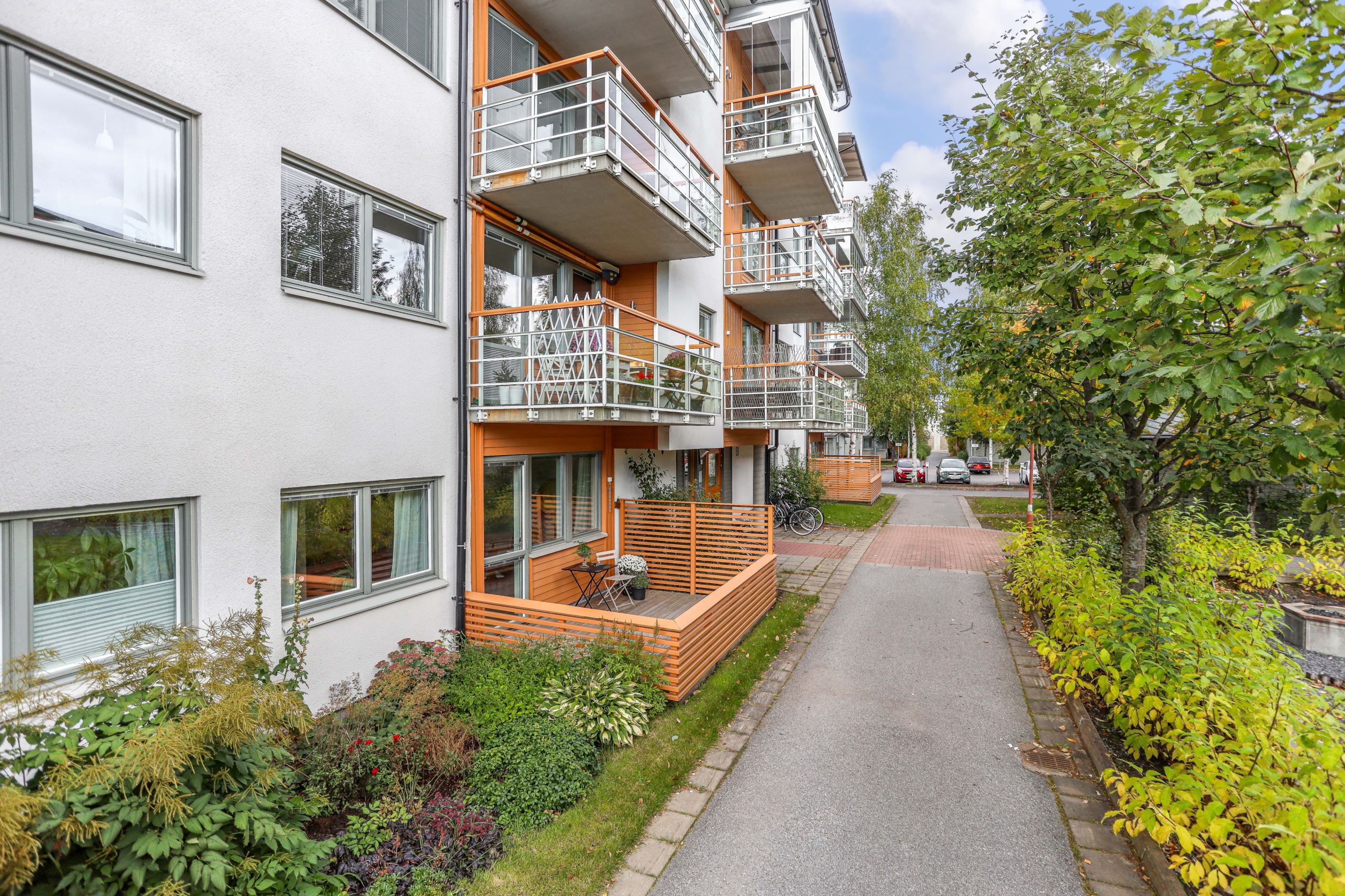 Uteplats med förmiddagssol