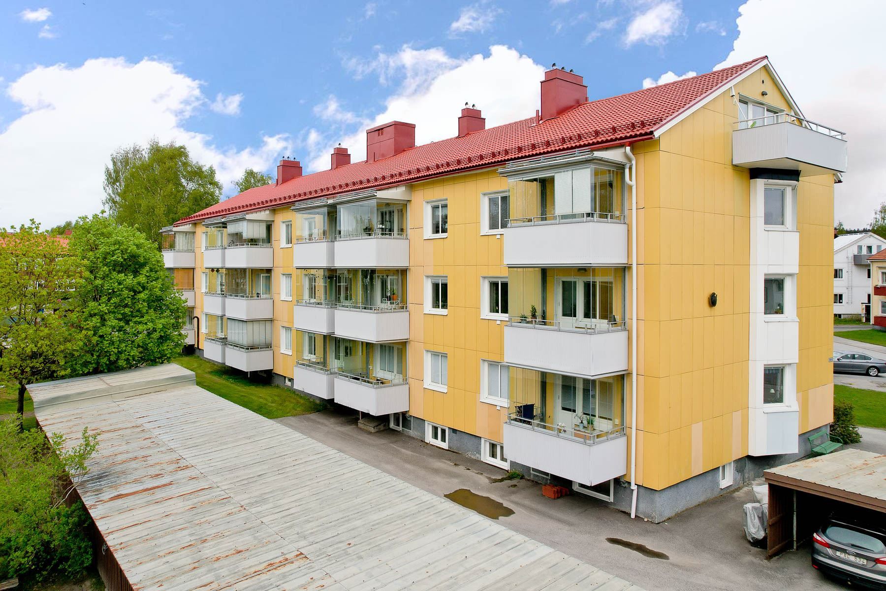 Inglasad balkong i sydvästläge