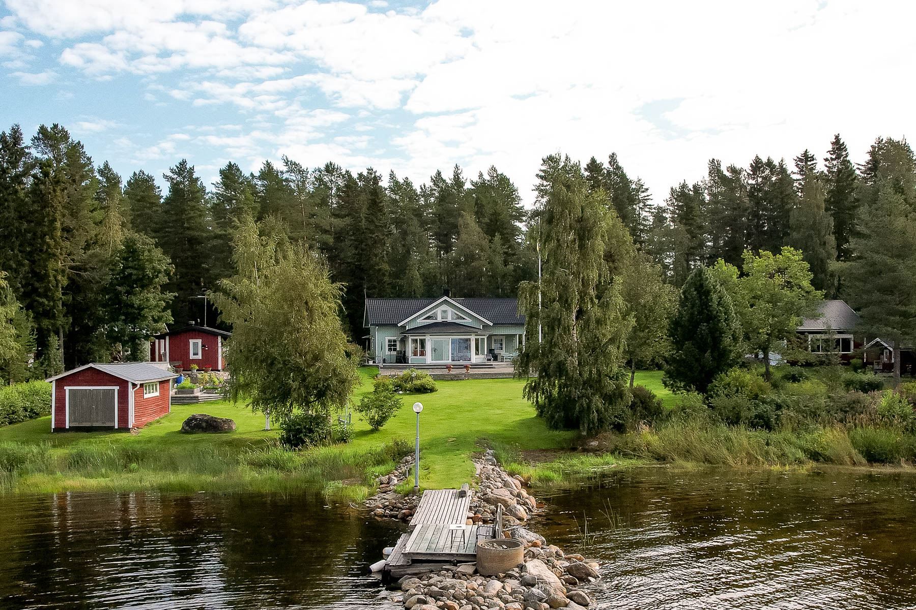 Från havet mot huset