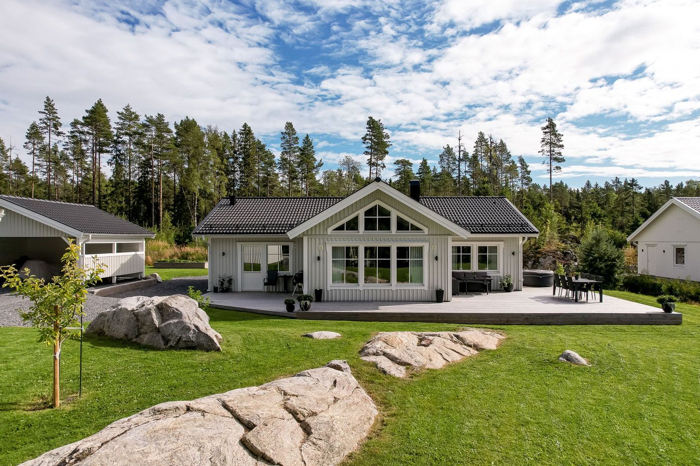 Stor altan i söder- och västerläge