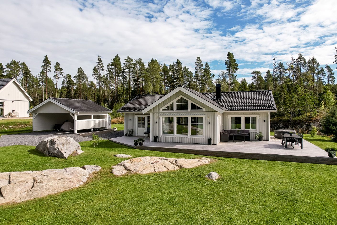 Stor altan i söder- och västerläge