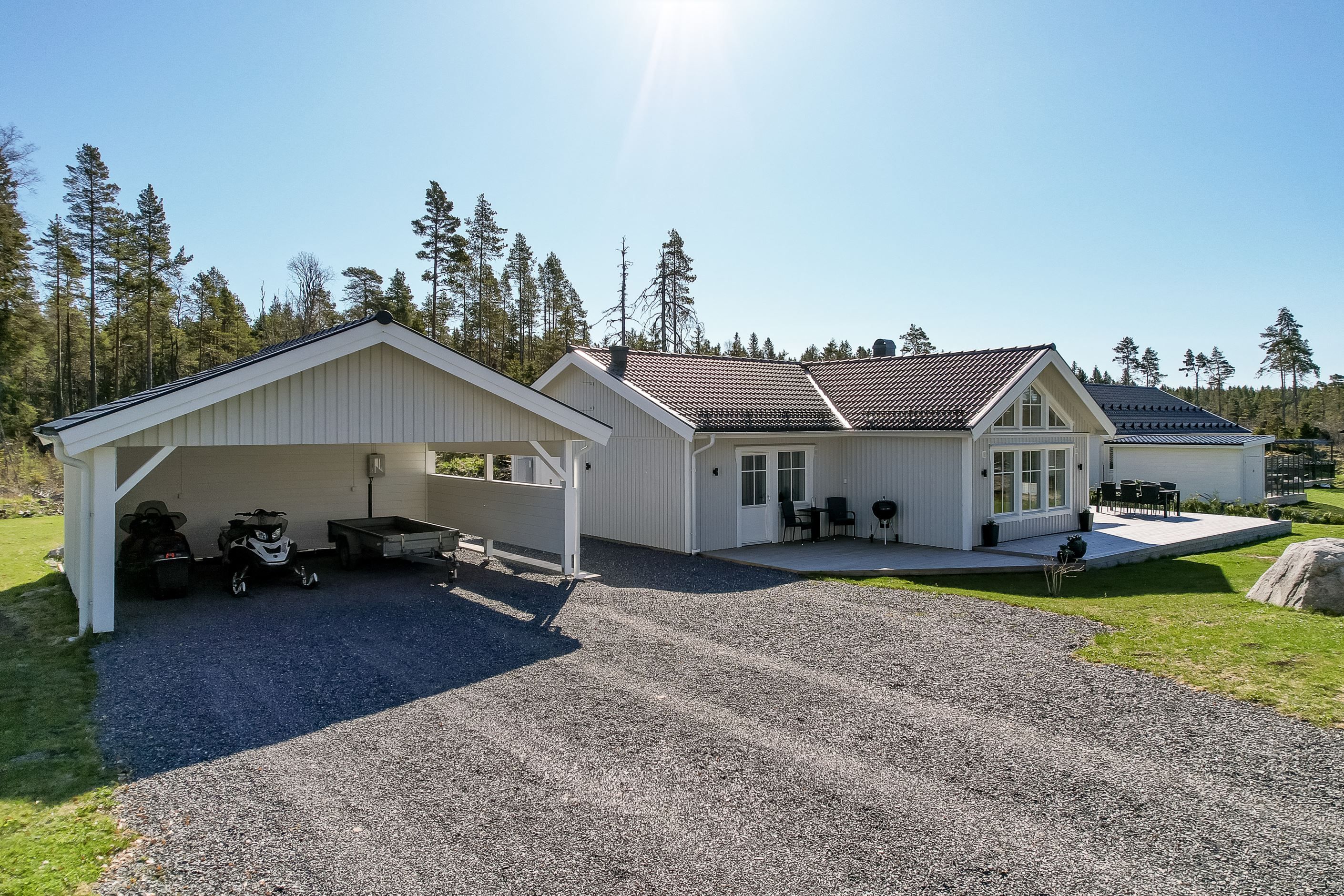 Carport med plats för 2 bilar