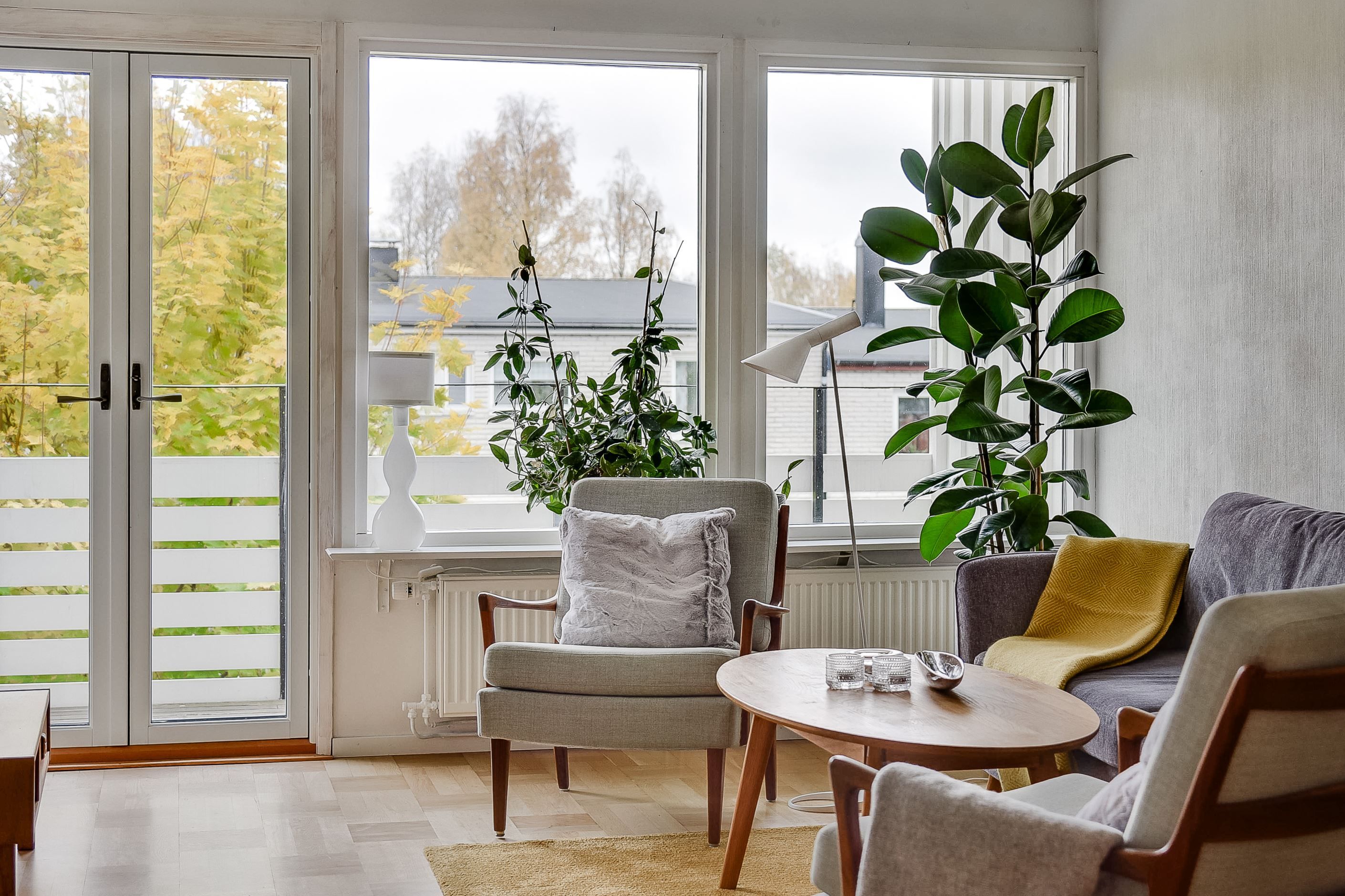 Vardagsrum med utgång till balkong - övervåning