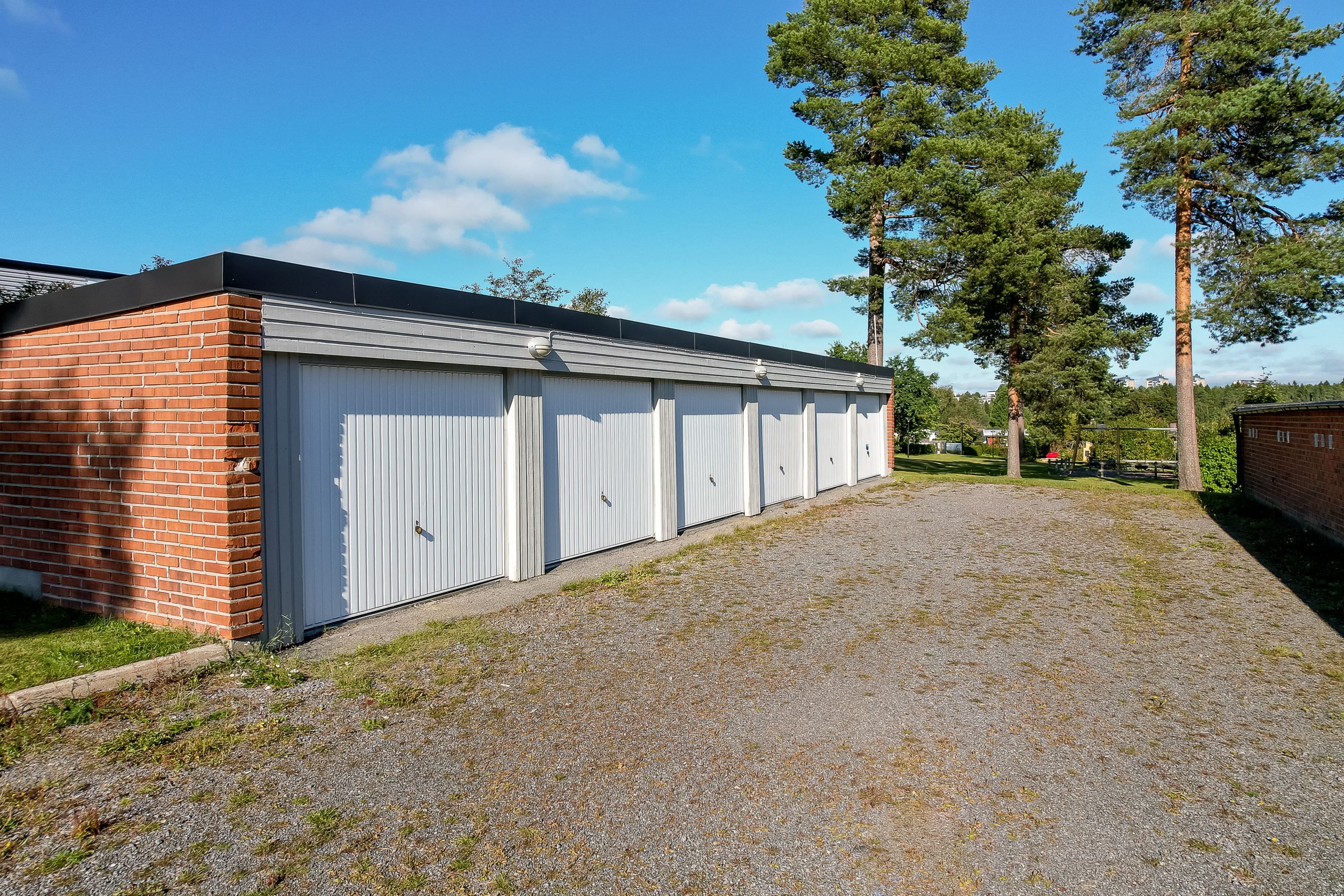 Garage (gaveln närmast hit)