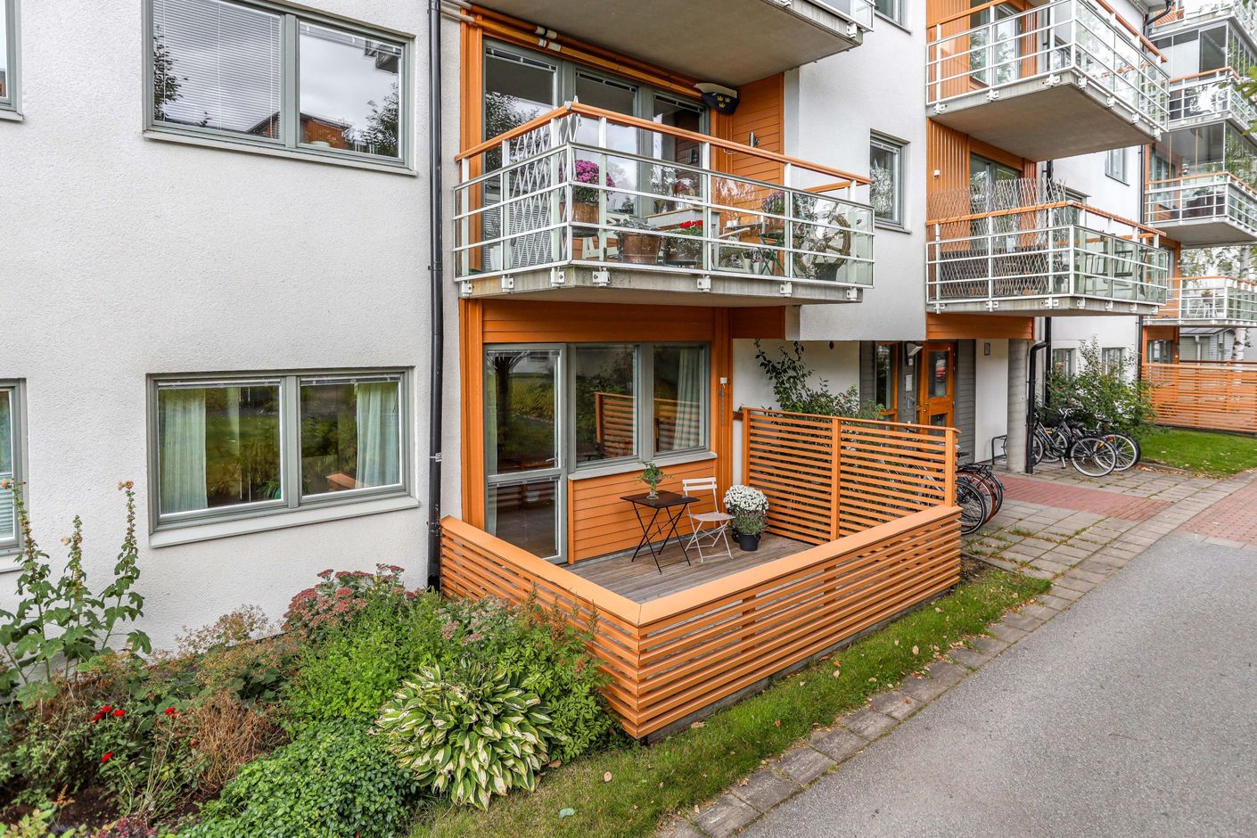 Uteplats med förmiddagssol