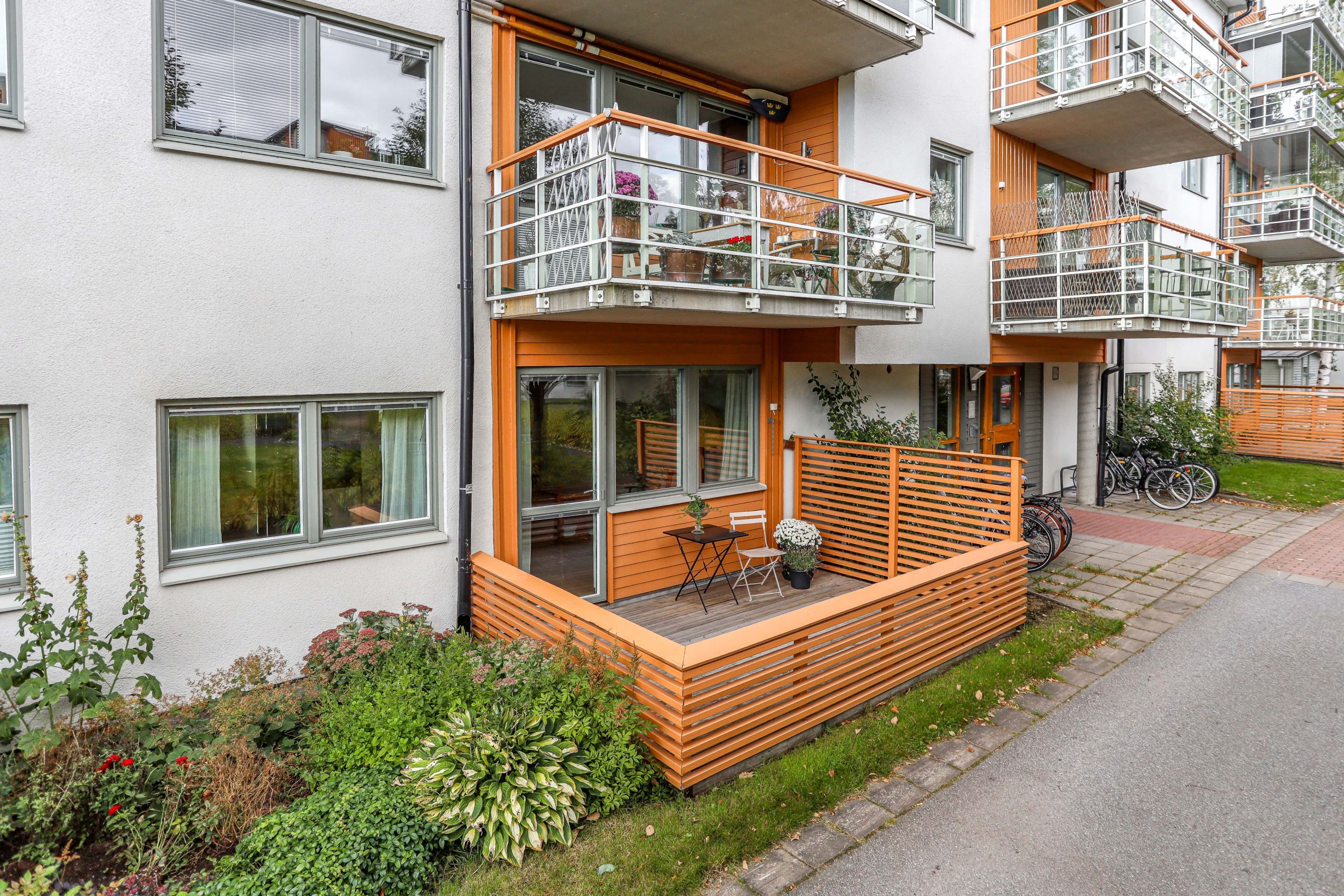 Uteplats med förmiddagssol