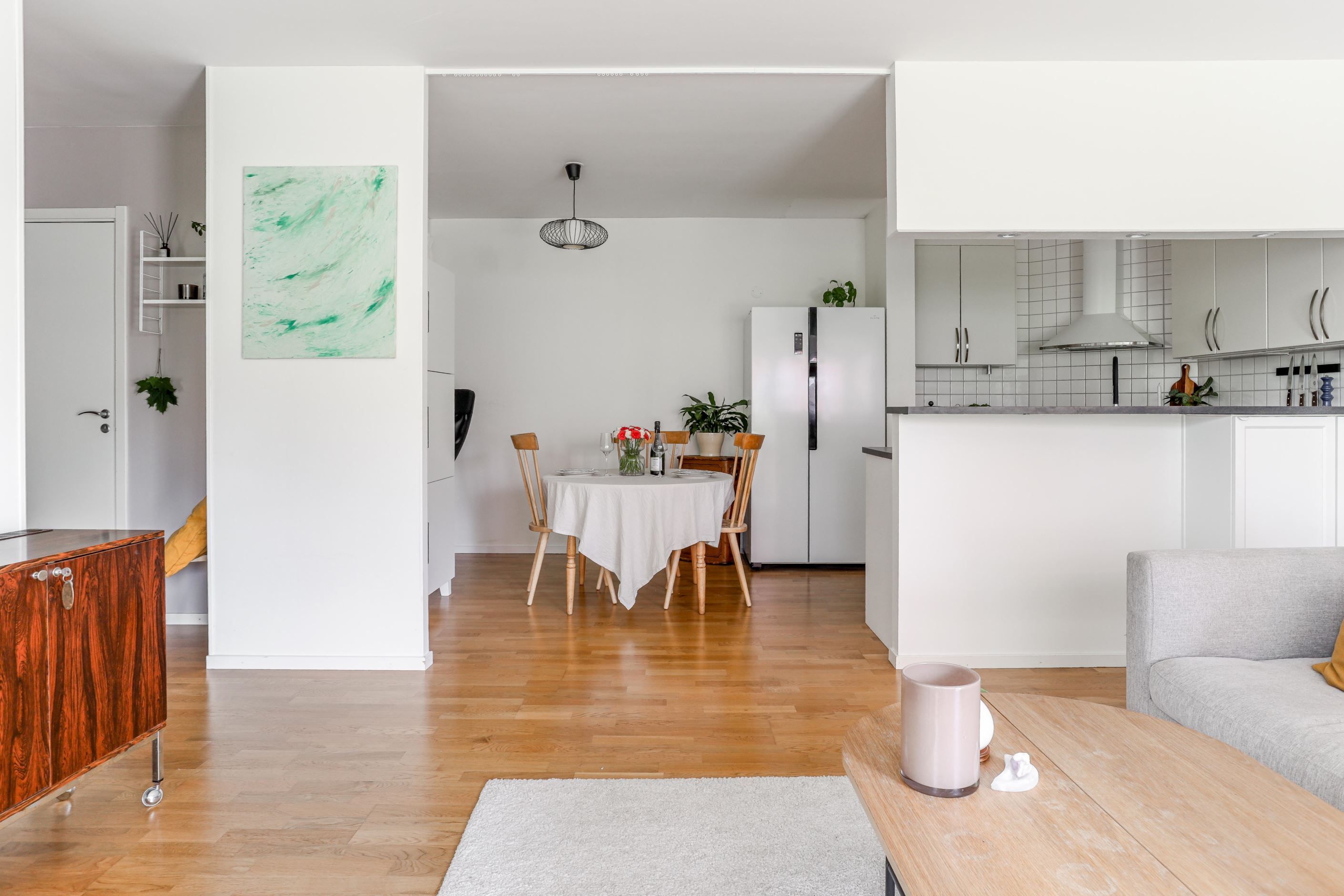 Kök med bardisk och matplats