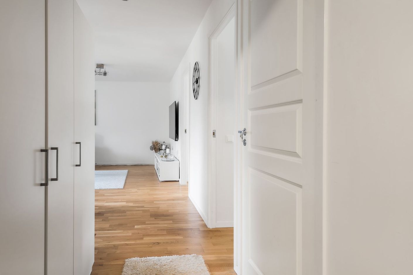 Hall mot vardagsrum