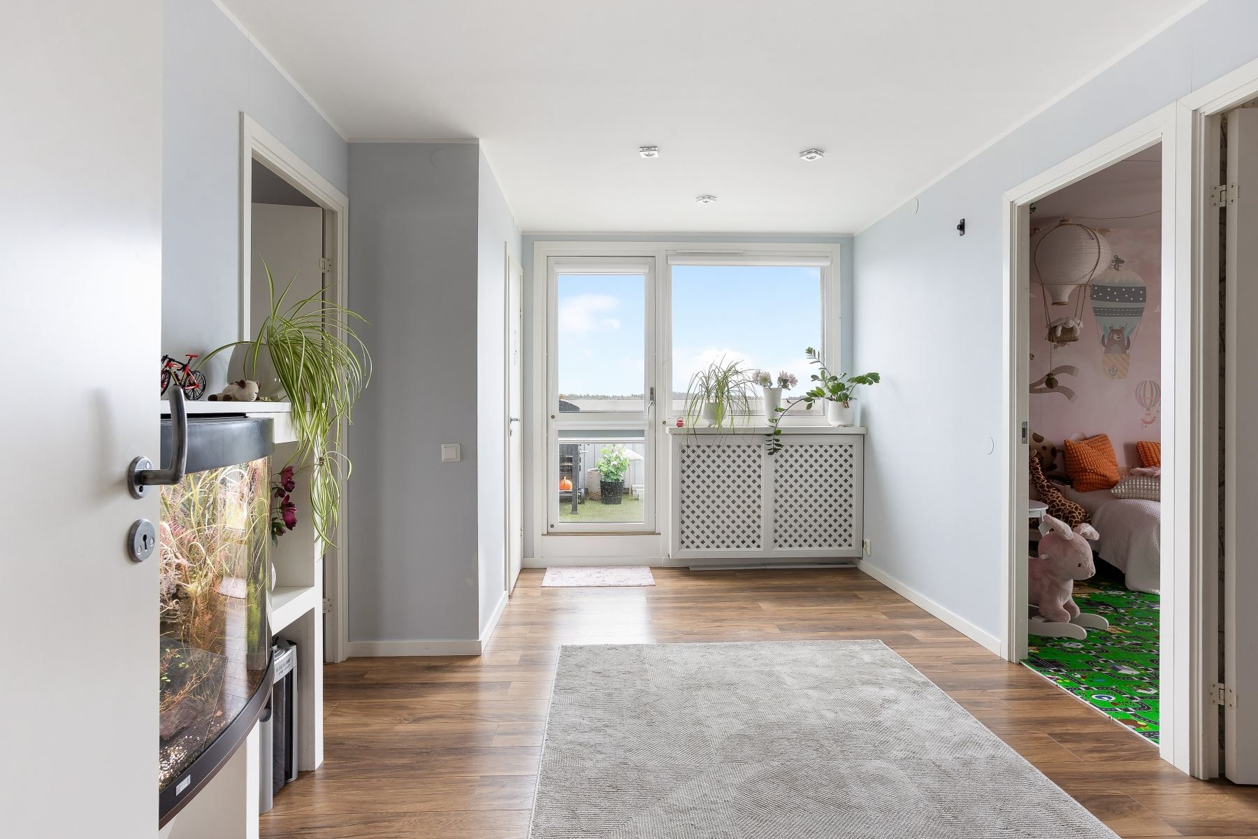 Övre plans hall med balkong