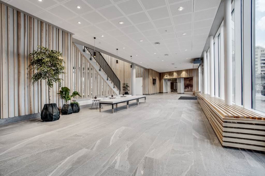 Lågupplöst Kista Torn huvudentré