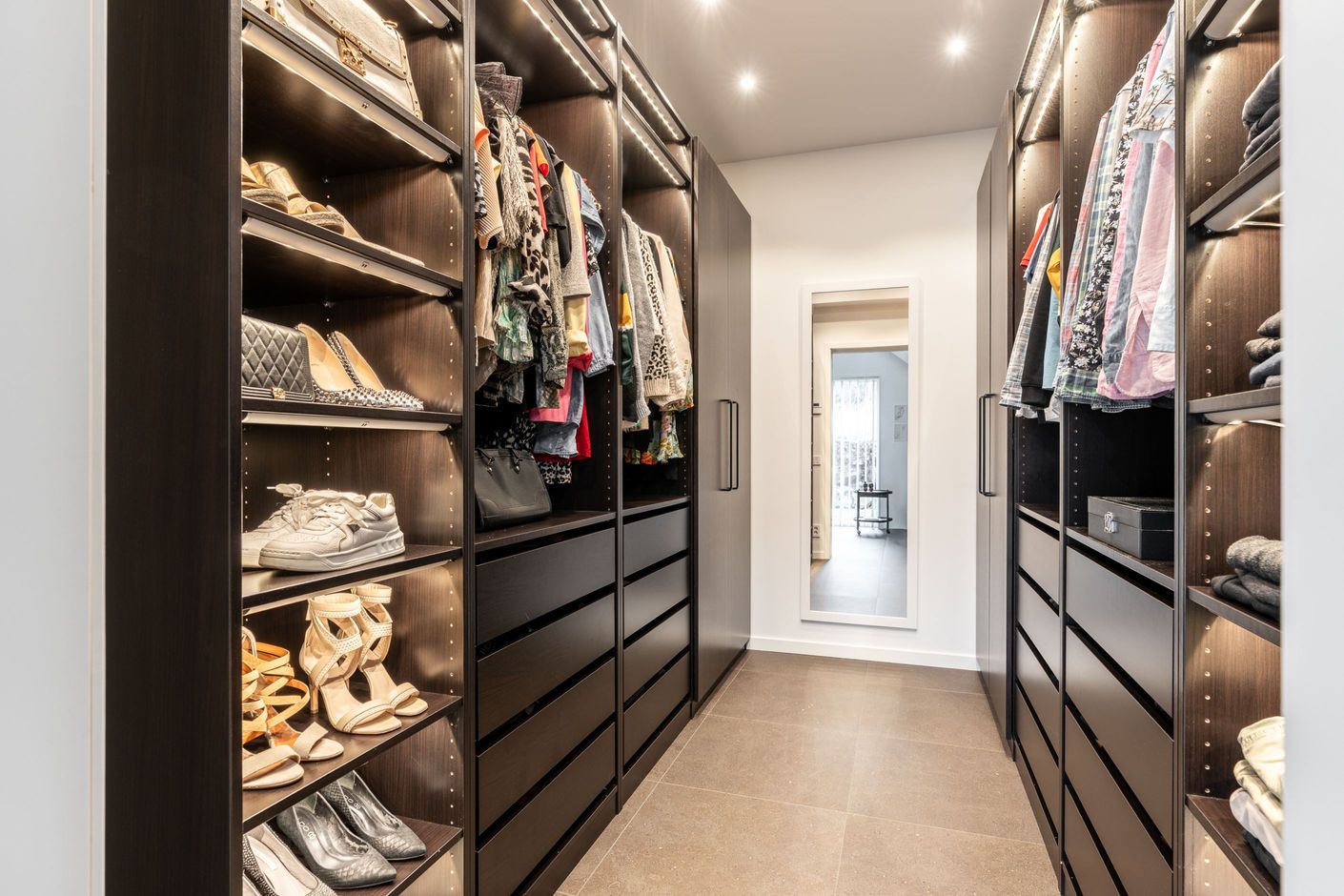 Walk in closet