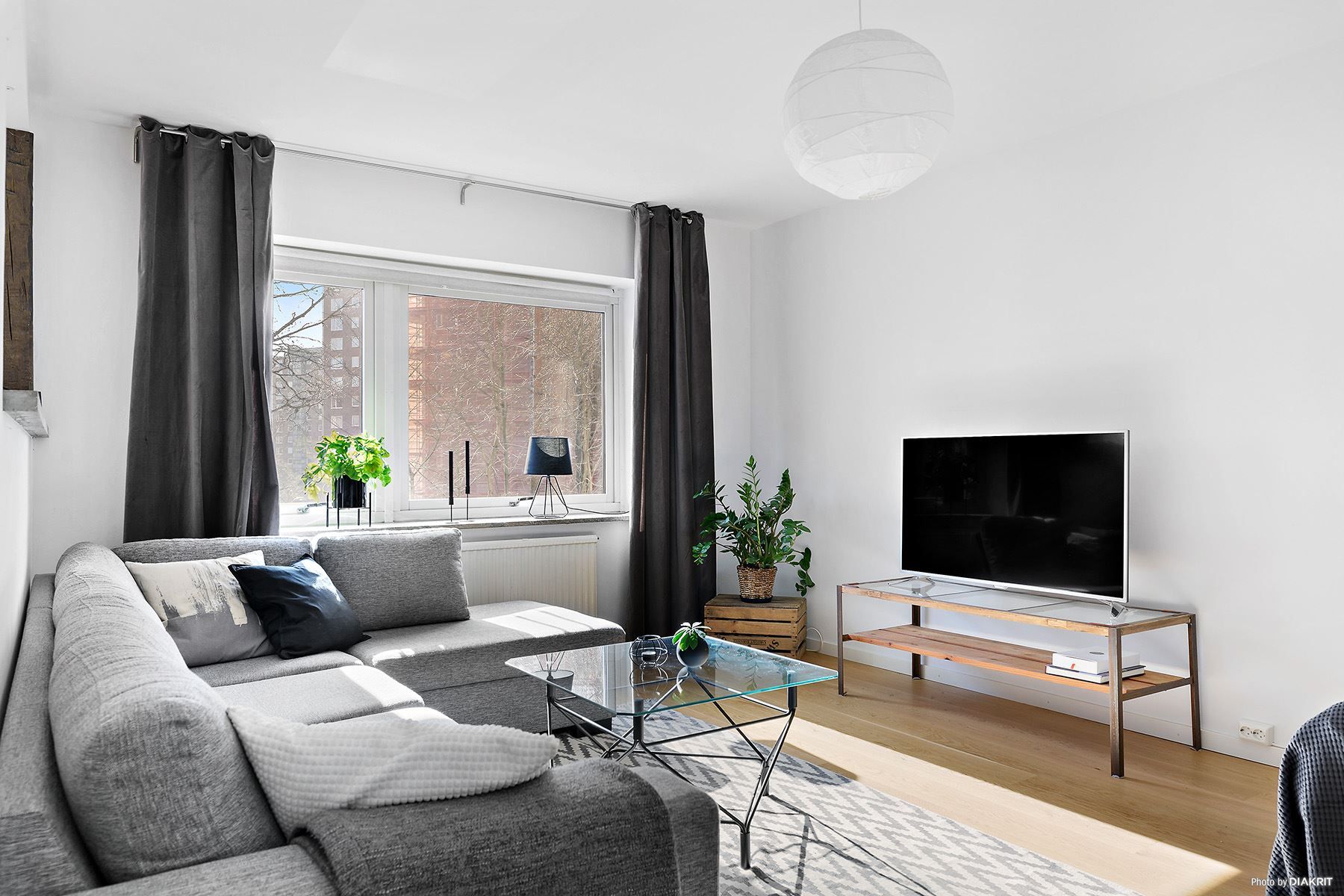 Gott om plats för soffhörna och..