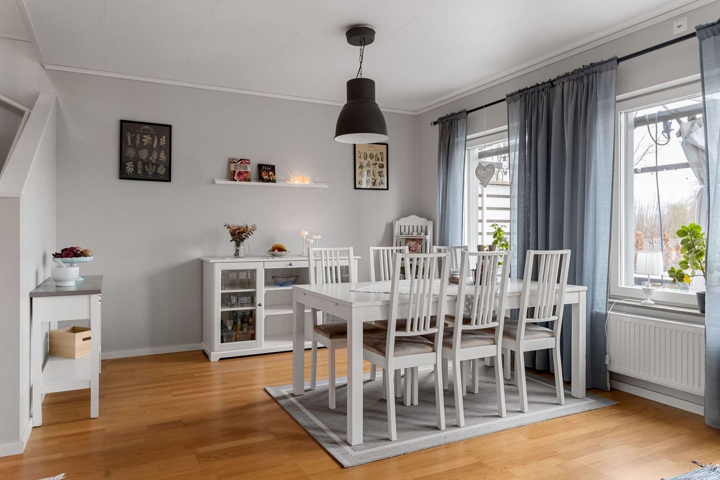 Matplats med plats för större familjen och sällskapet.