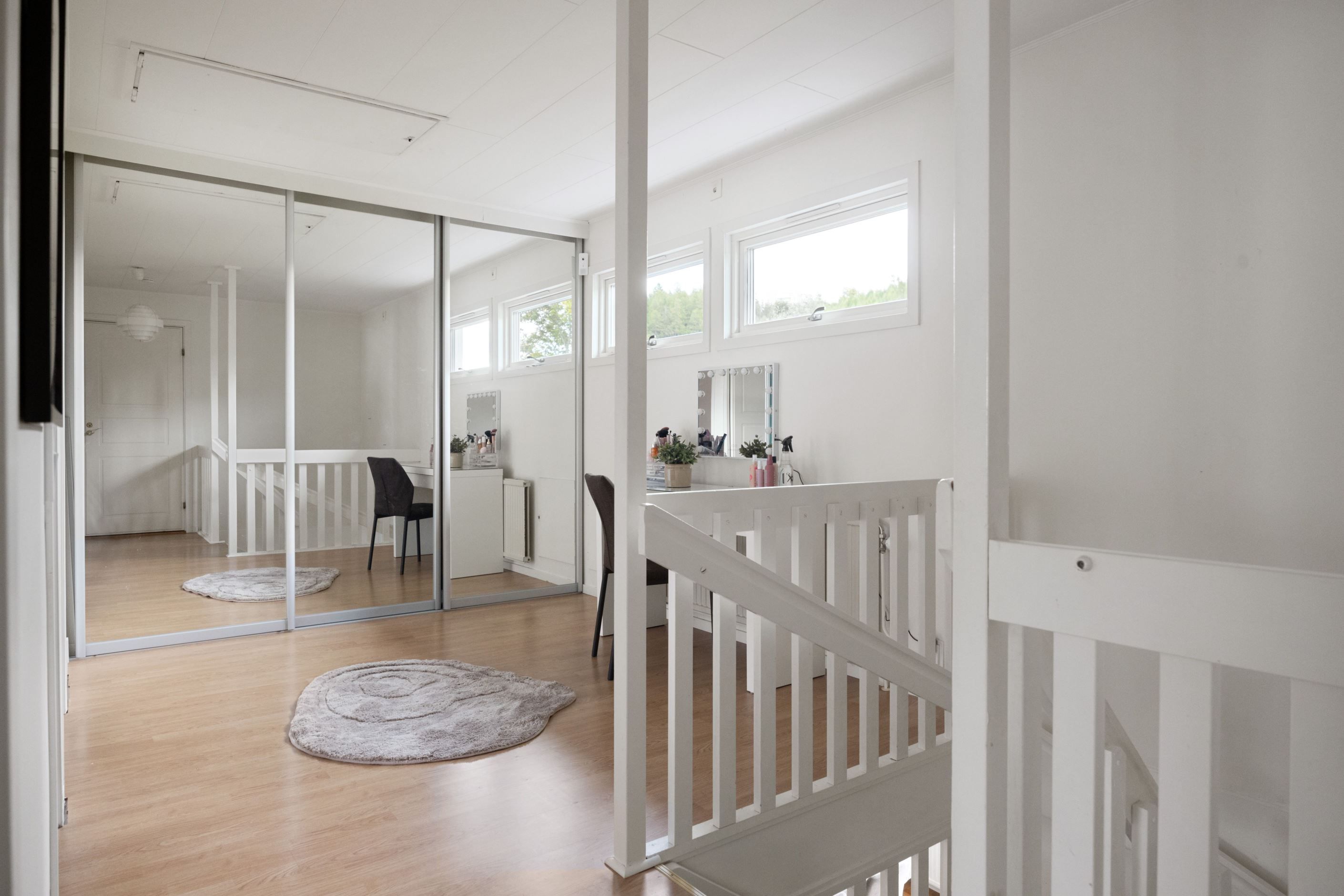 Allrum övre plan, plats för soffa och tv om så önskas.