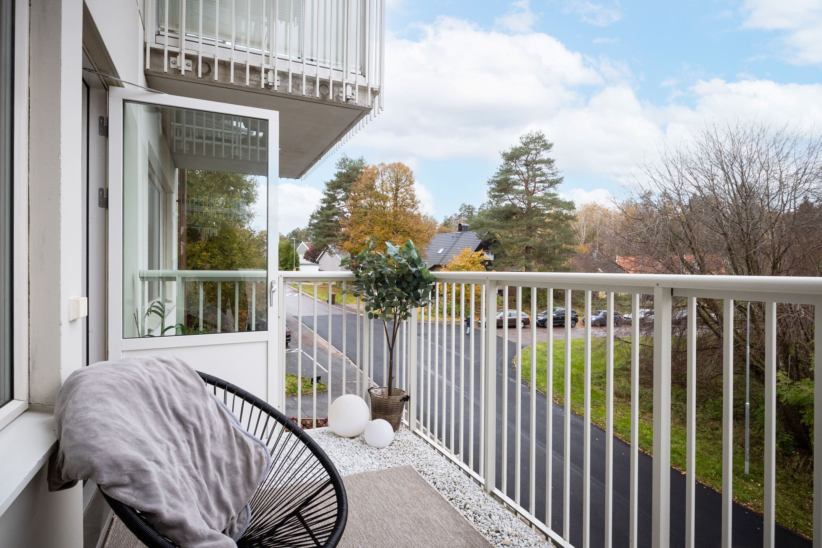 Mysig fin balkong med härligt solläge.