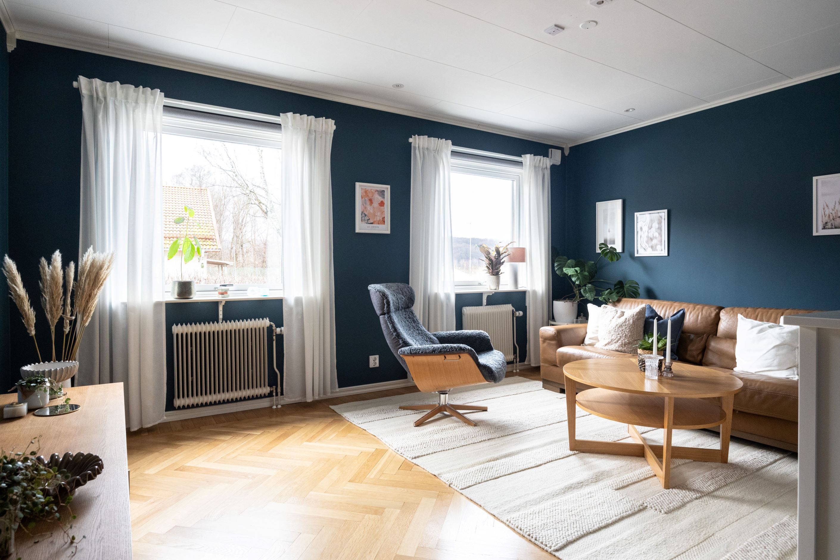 Vardagsrum som går att skärma av till ett mindre sovrum.