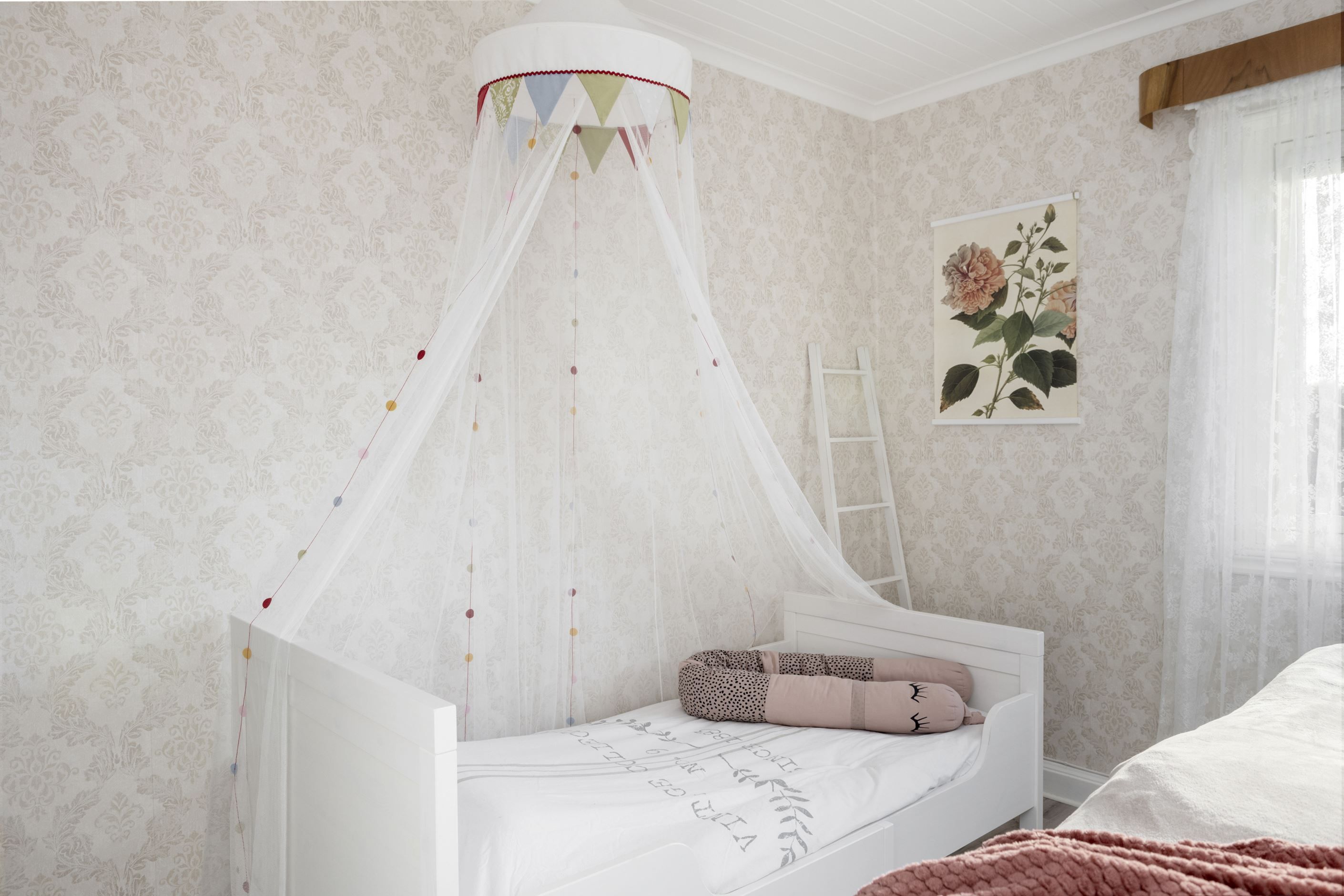 Plats för extrasäng i master bedroom.
