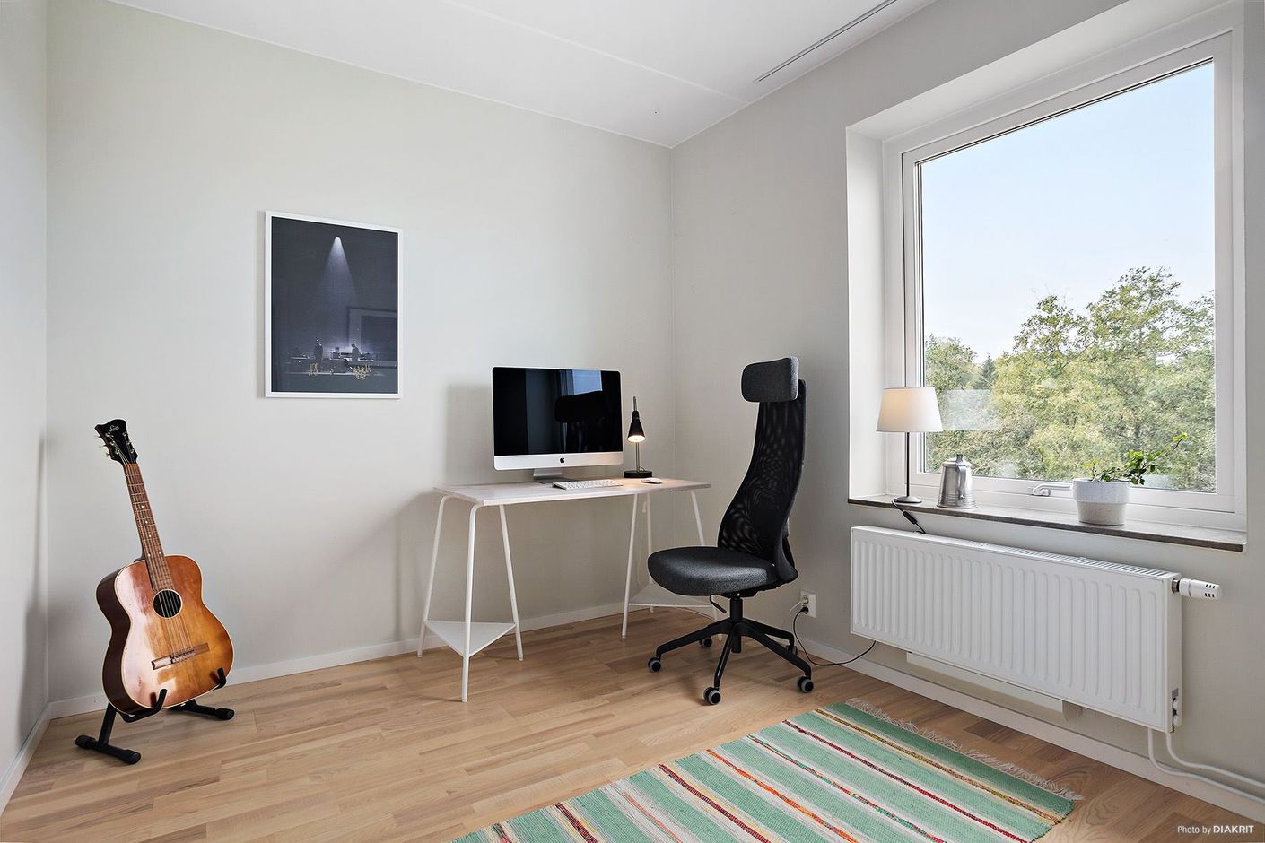 Rum nr 2 intill kök, perfekt som sovrum, hemma kontor eller hobbyrum.