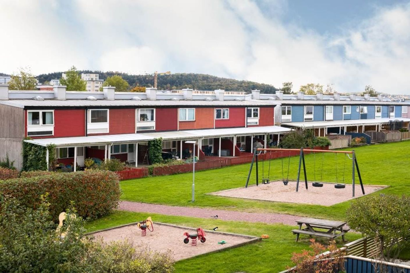 Bra med grönområden samt lekplatser i området