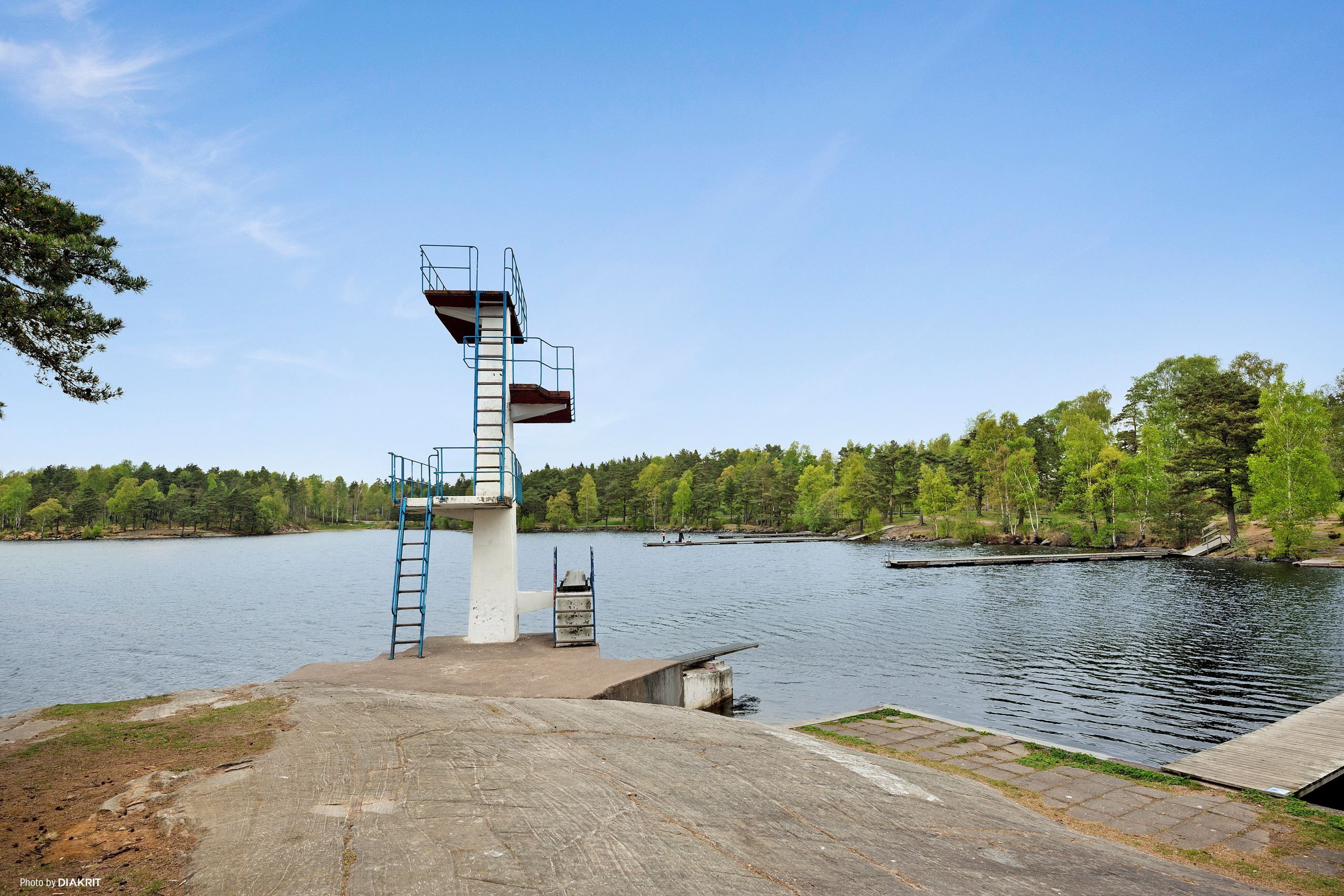 Kåsjön som bjuder på både fiske och bad.