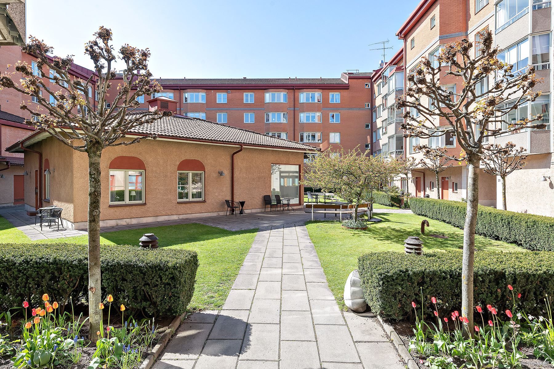 Trevlig och välskött innergård
