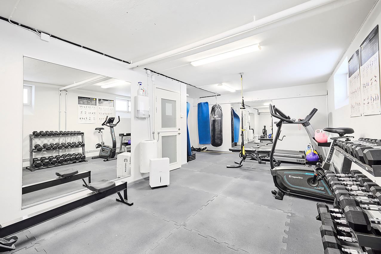 Gym nere i källaren.
