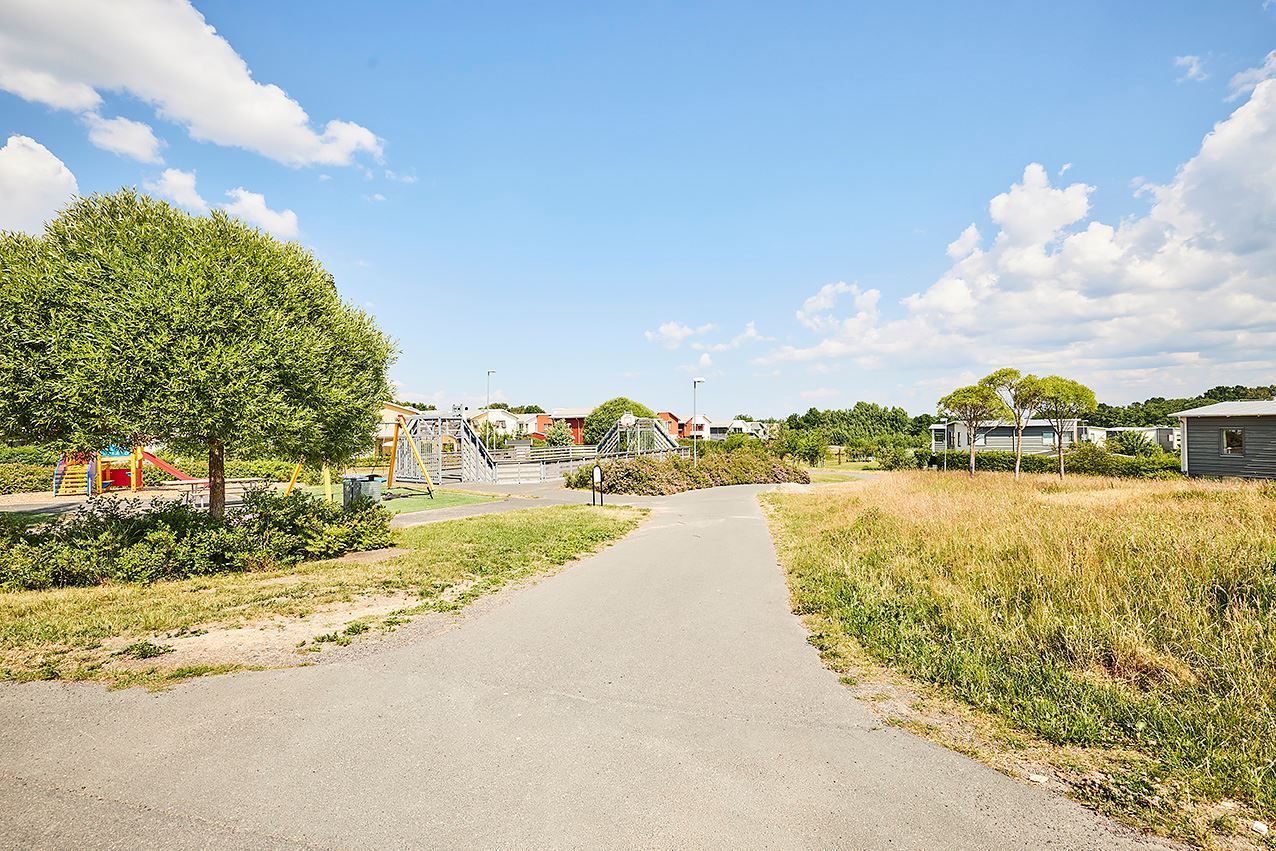 En av flera lekplatser i området