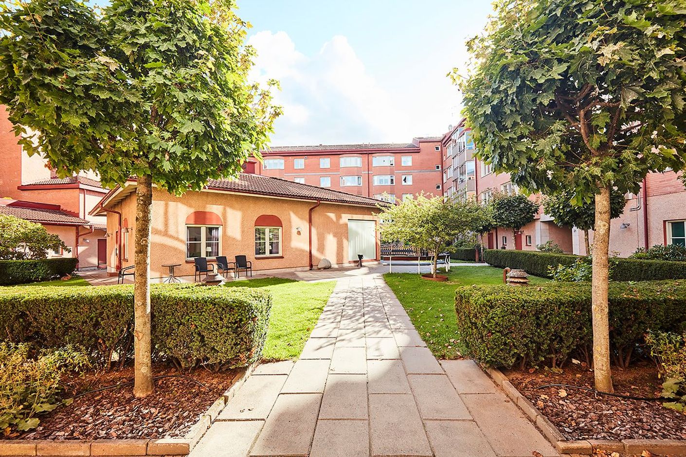 Välkommen in till föreningens innergård