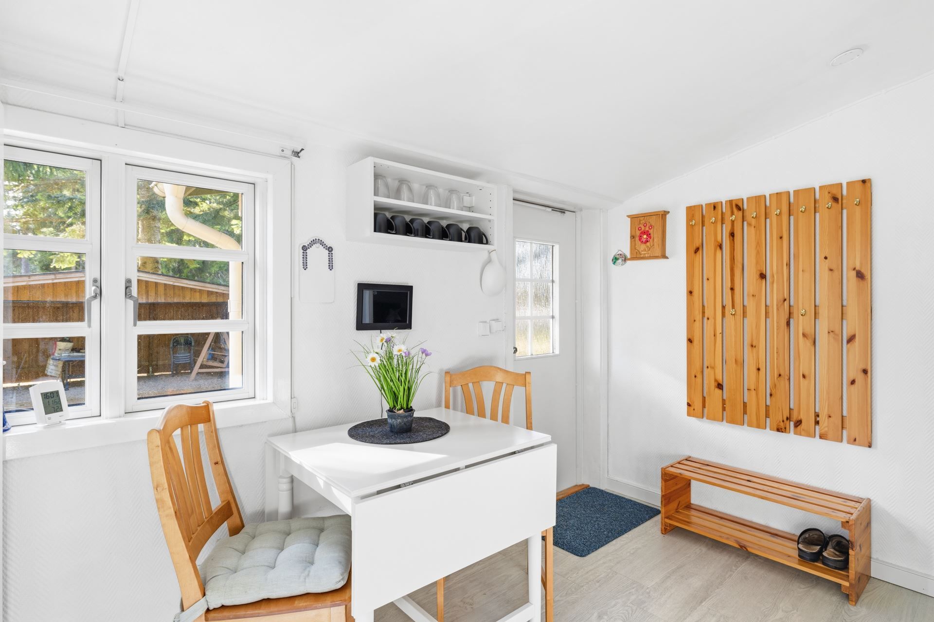 Entré/hall som leder oss direkt in till köket