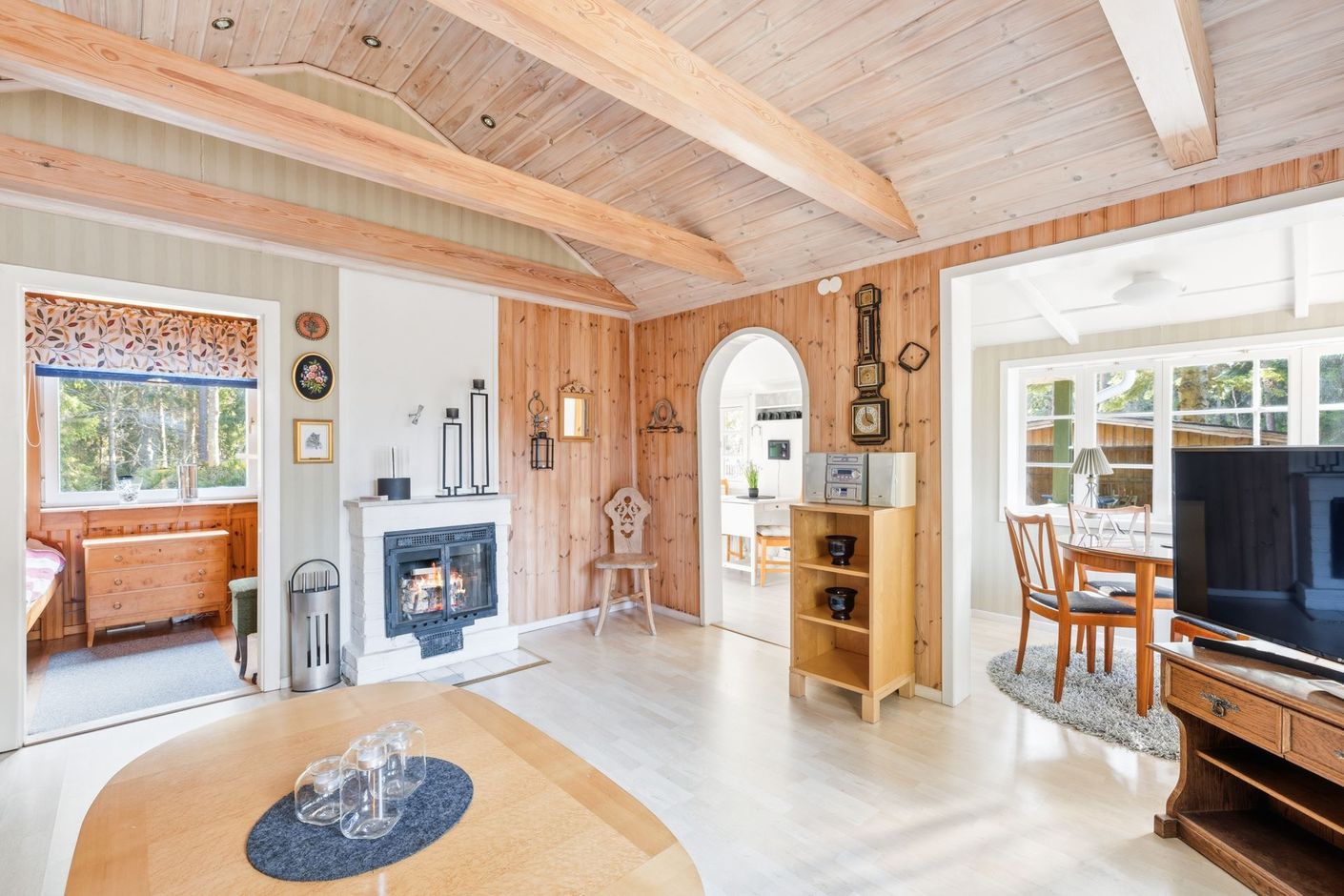 Trevligt och ljust allrum öppet i nock!