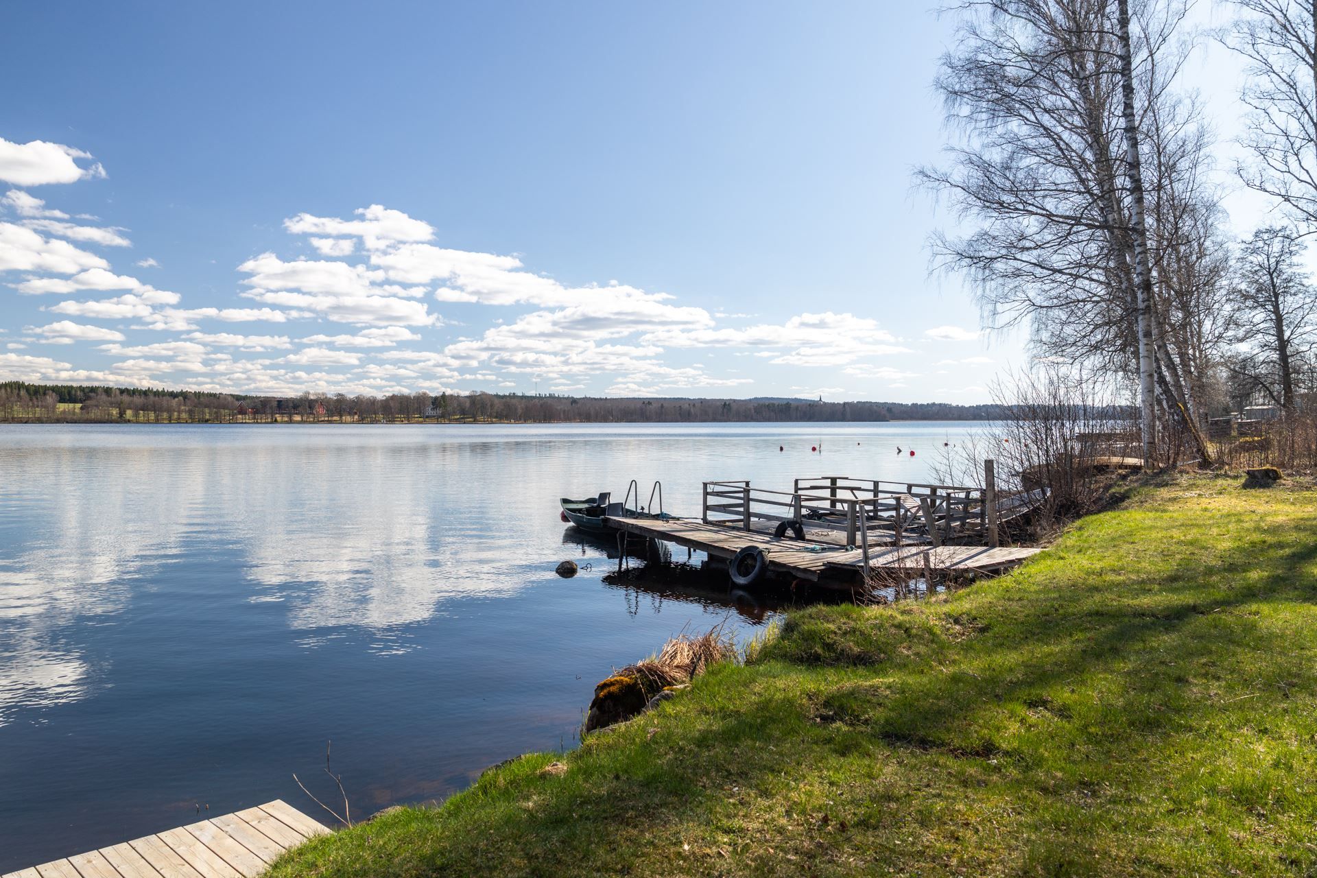 Några få minuters promenad till sjön!