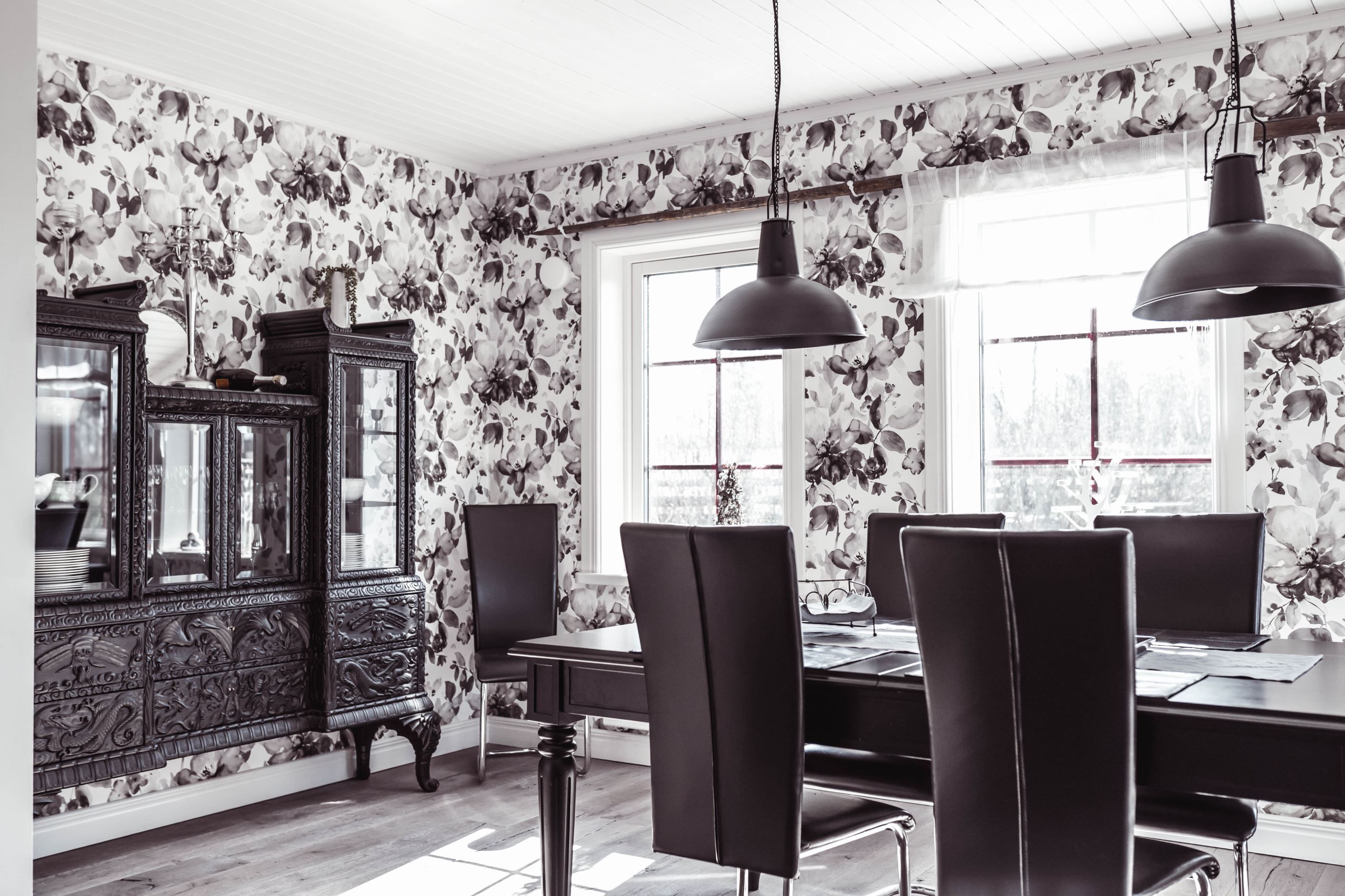 Tillbyggnad av kök för några år sedan. Gott om plats!