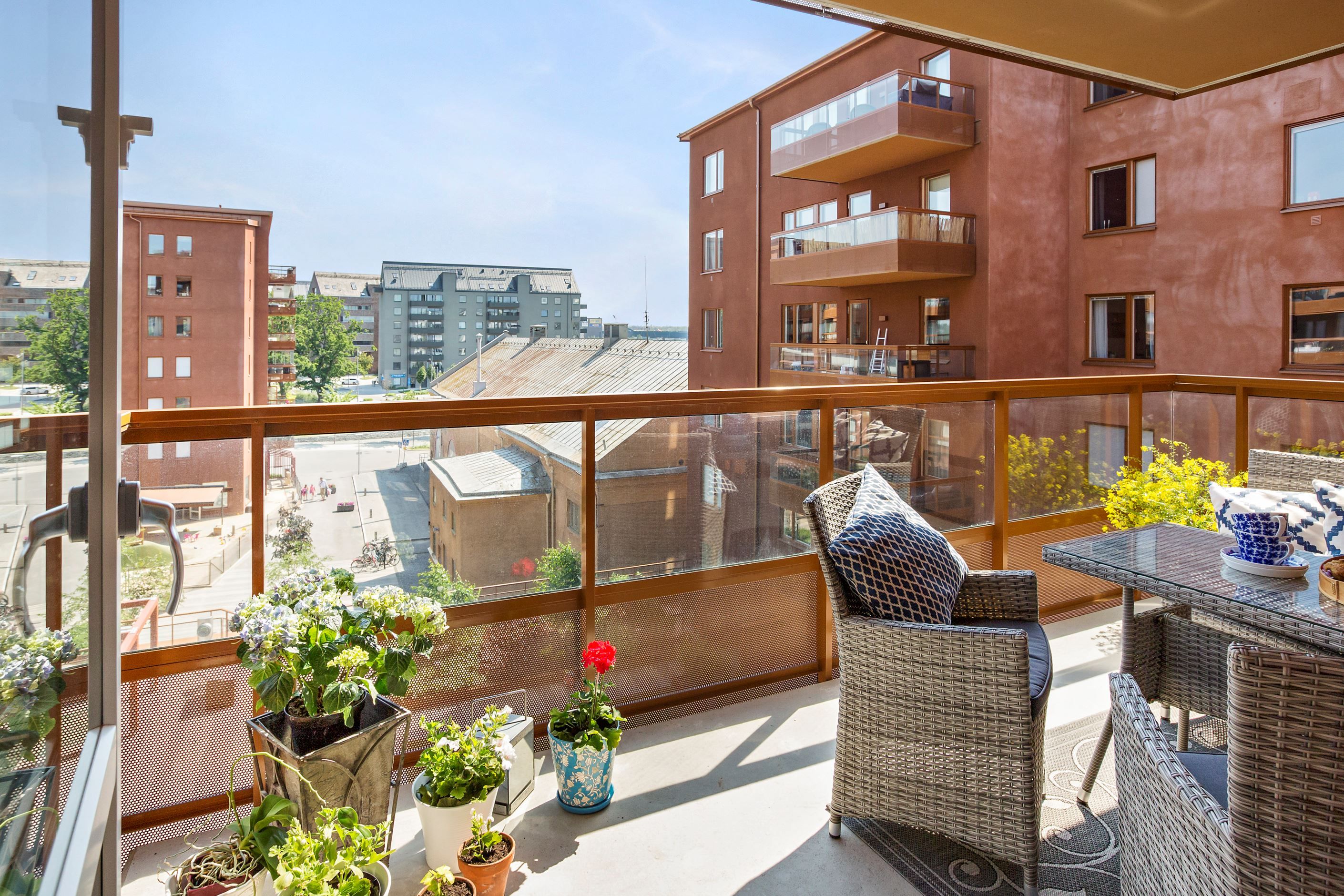 Stor härlig balkong i högt söderläge