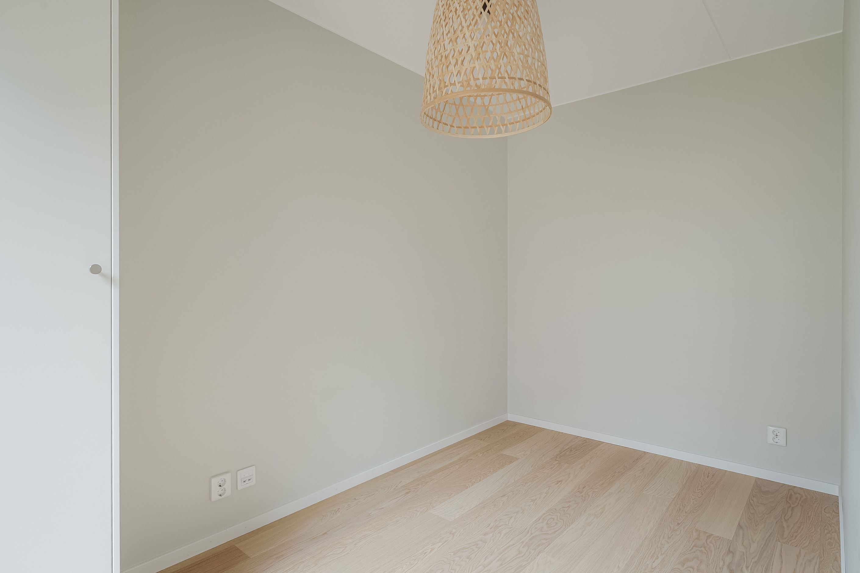 Rymligt sovrum, plats för dubbelsäng!