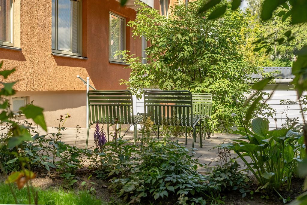 Grönskande innergård